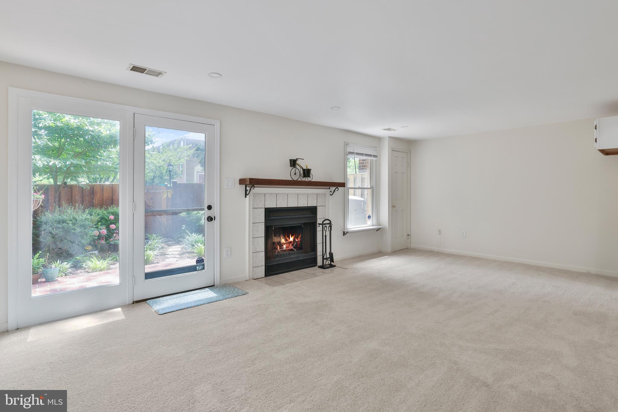 TREEBROOKE CONDOMINIUM - Residential Lease