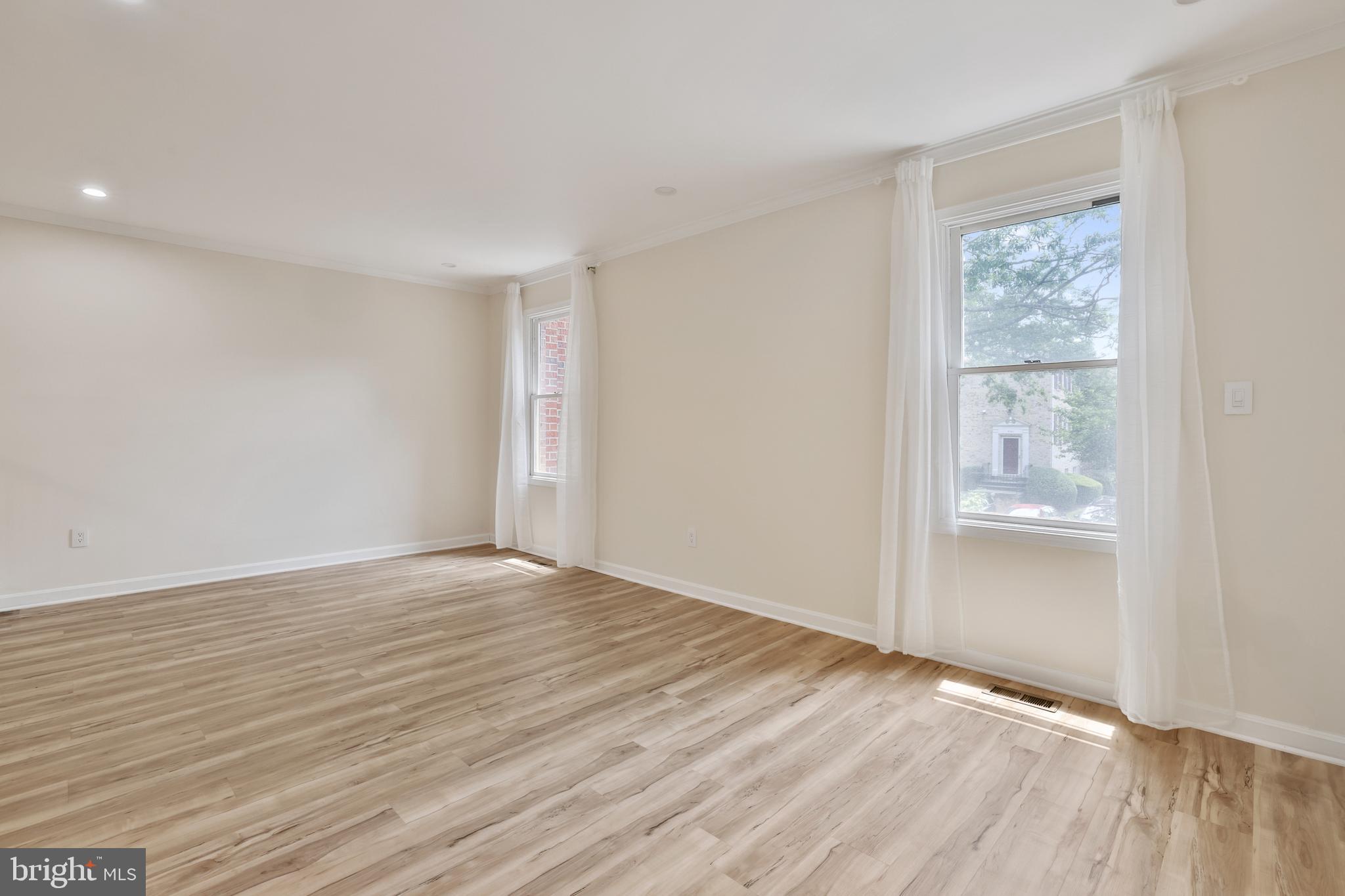 TREEBROOKE CONDOMINIUM - Residential Lease