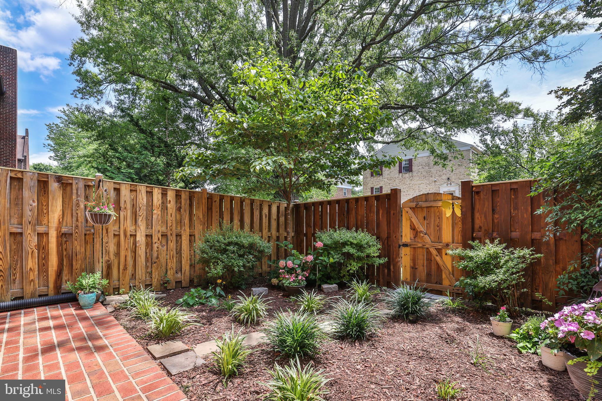 TREEBROOKE CONDOMINIUM - Residential Lease