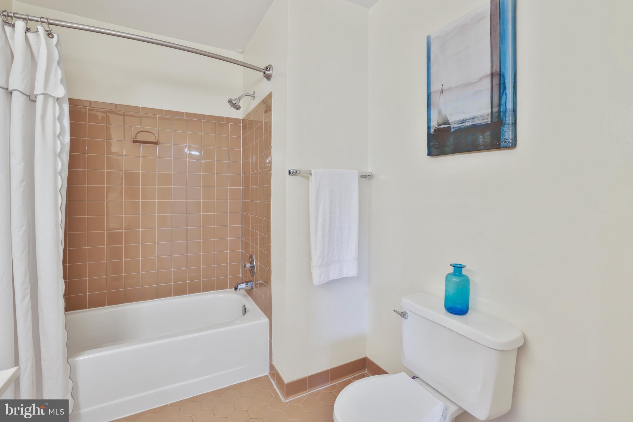 TREEBROOKE CONDOMINIUM - Residential Lease