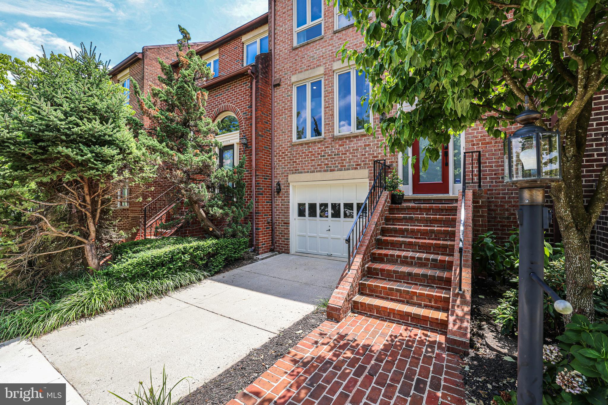 TREEBROOKE CONDOMINIUM - Residential Lease