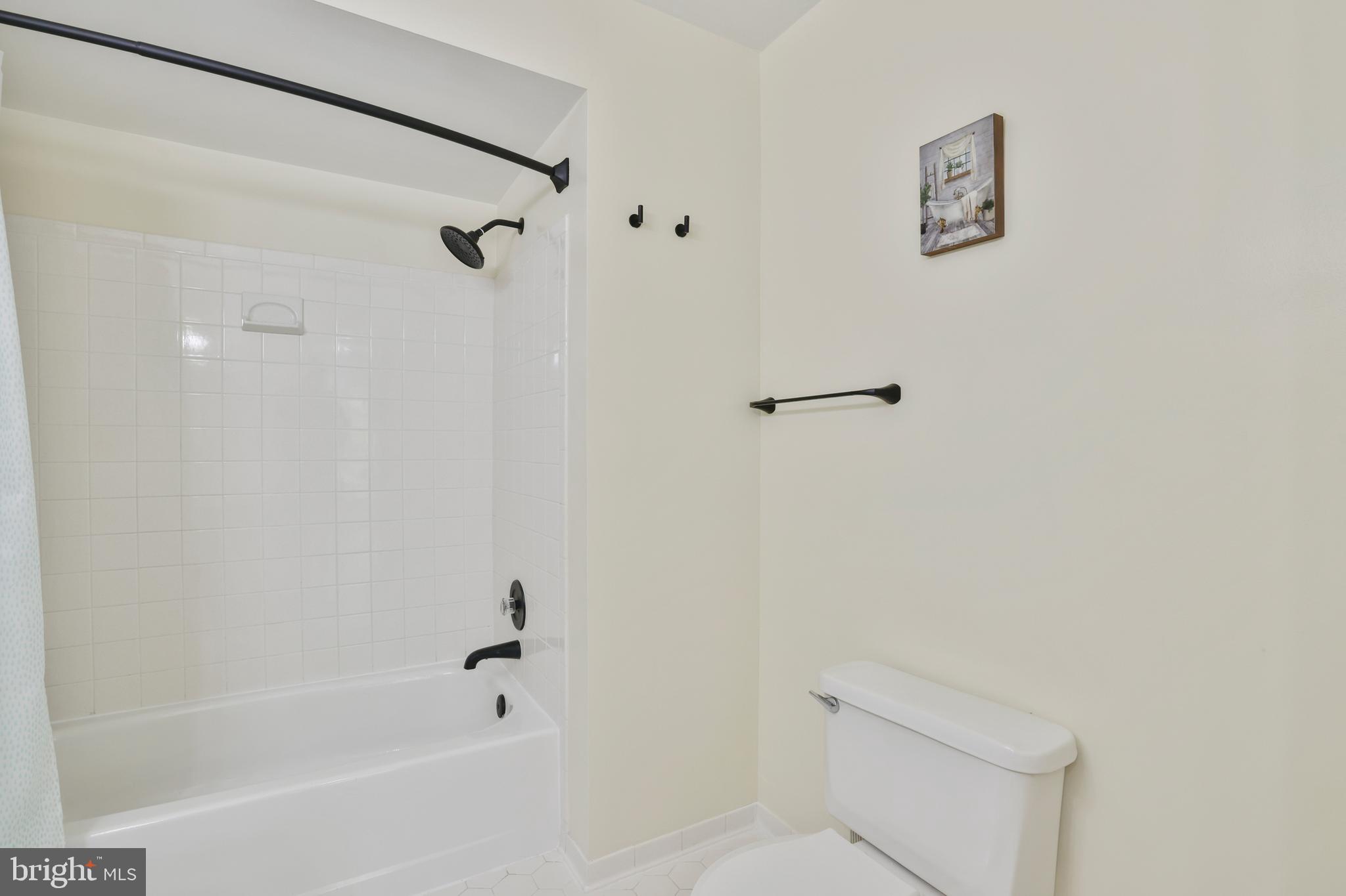 TREEBROOKE CONDOMINIUM - Residential Lease