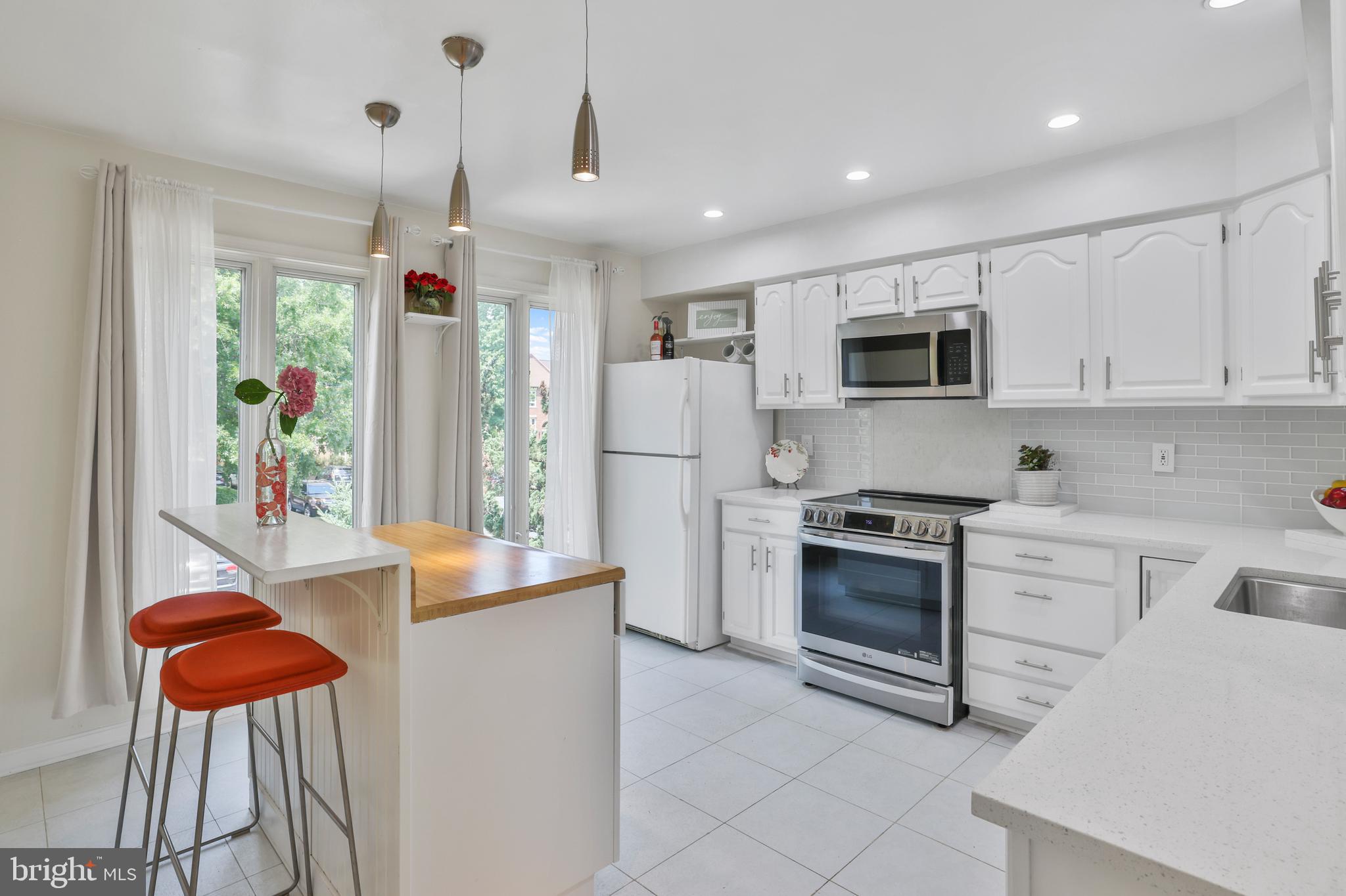 TREEBROOKE CONDOMINIUM - Residential Lease