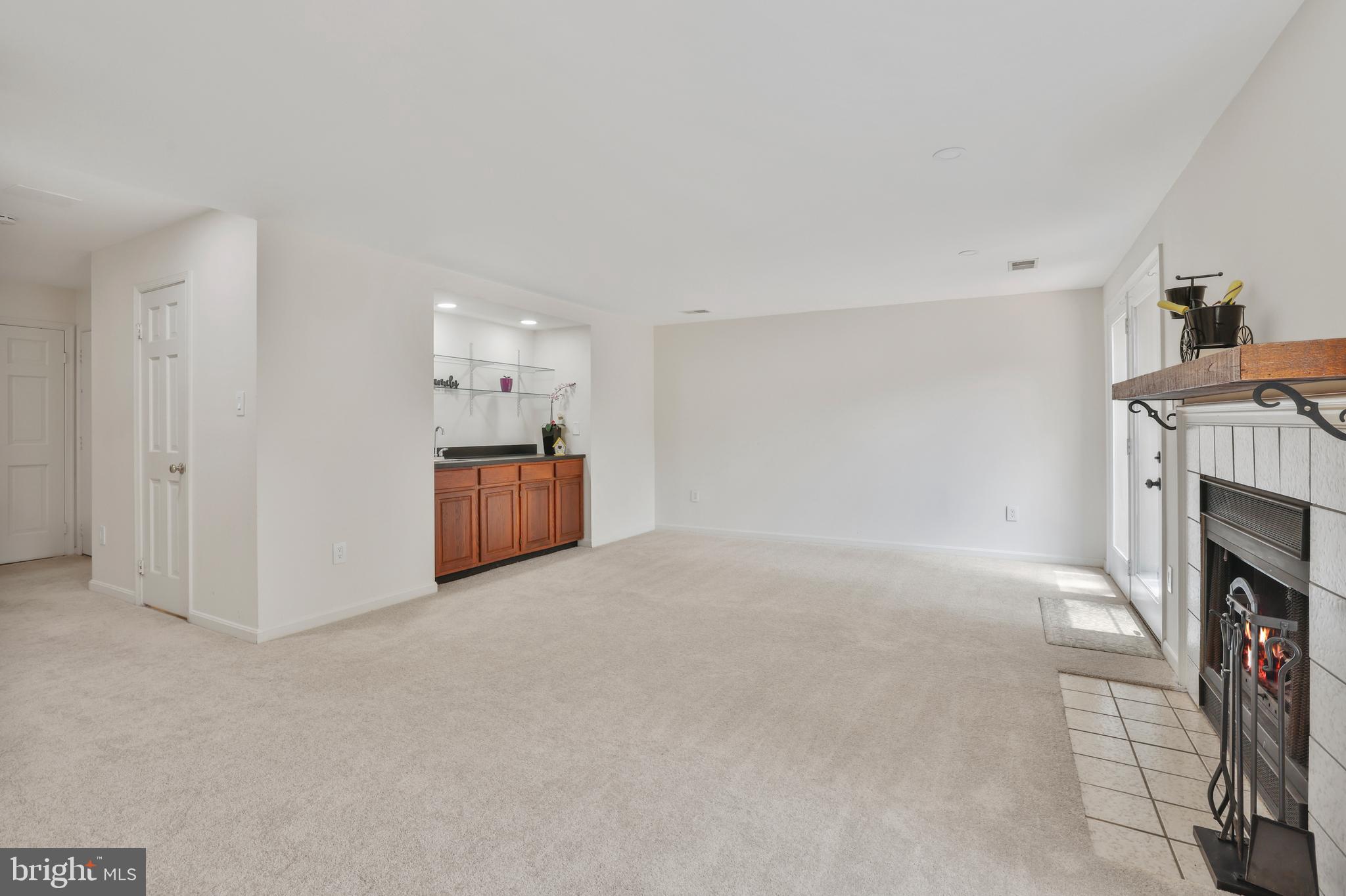 TREEBROOKE CONDOMINIUM - Residential Lease