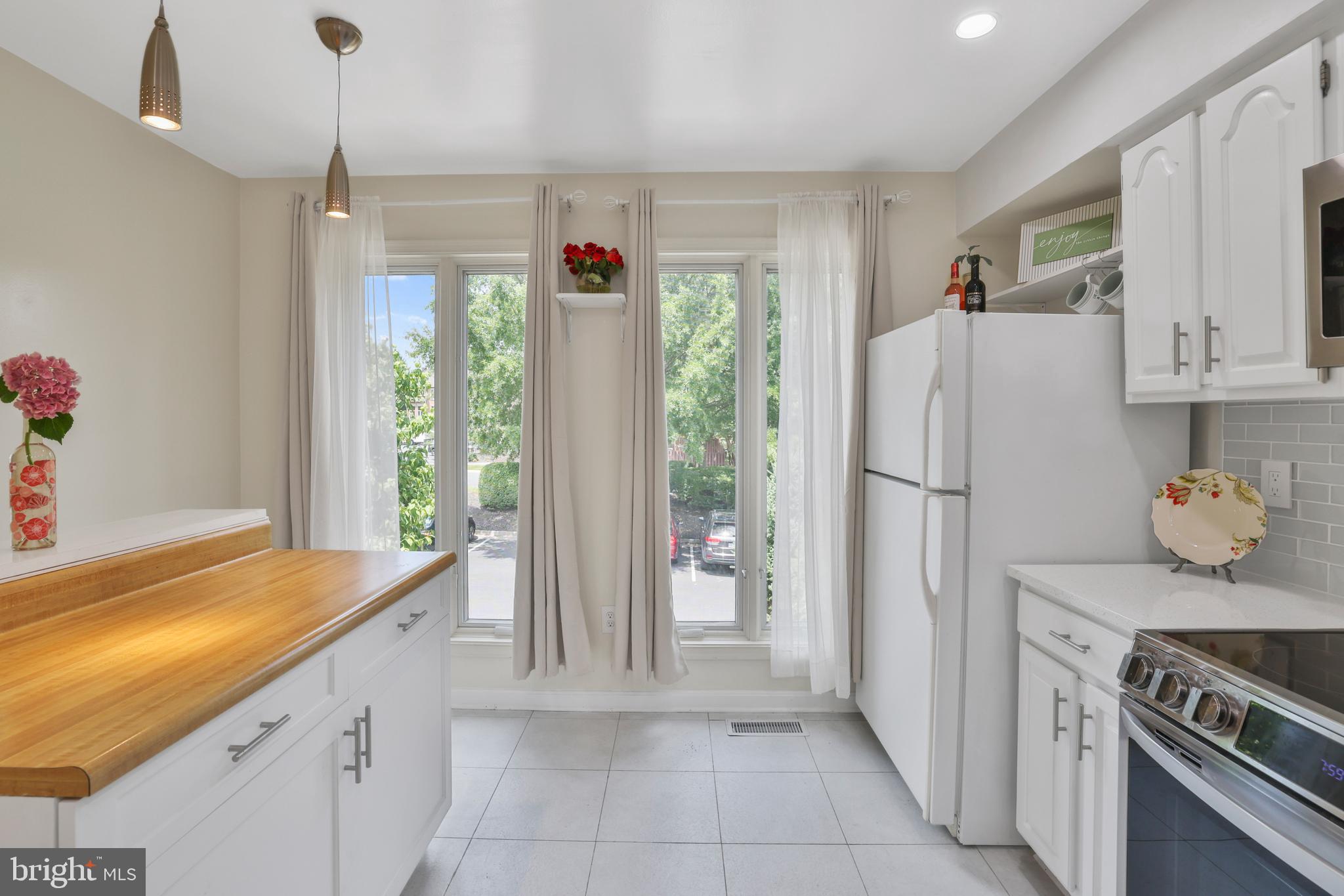 TREEBROOKE CONDOMINIUM - Residential Lease