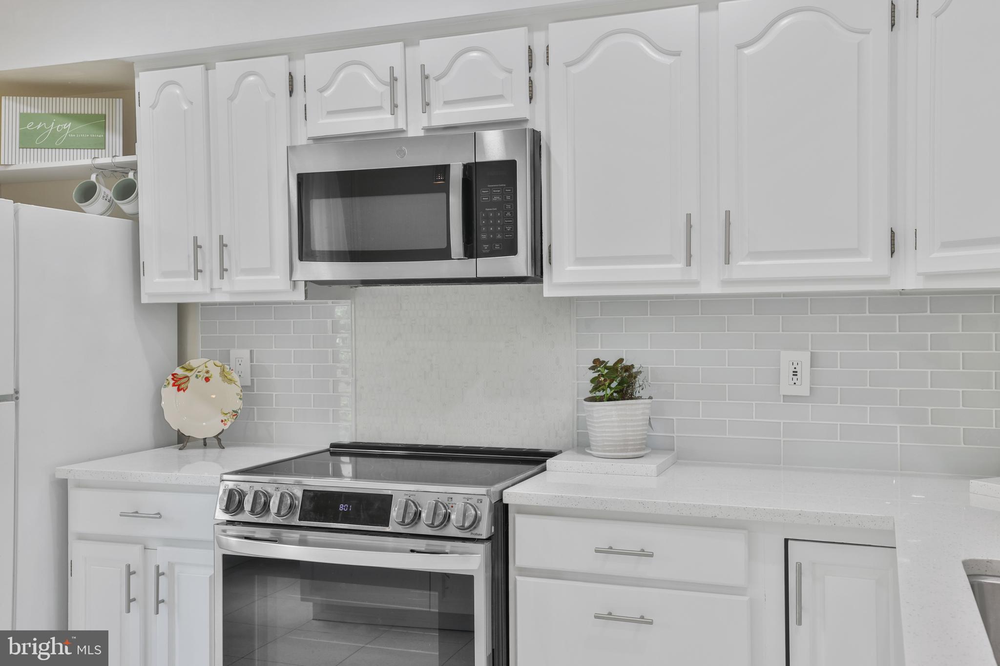 TREEBROOKE CONDOMINIUM - Residential Lease