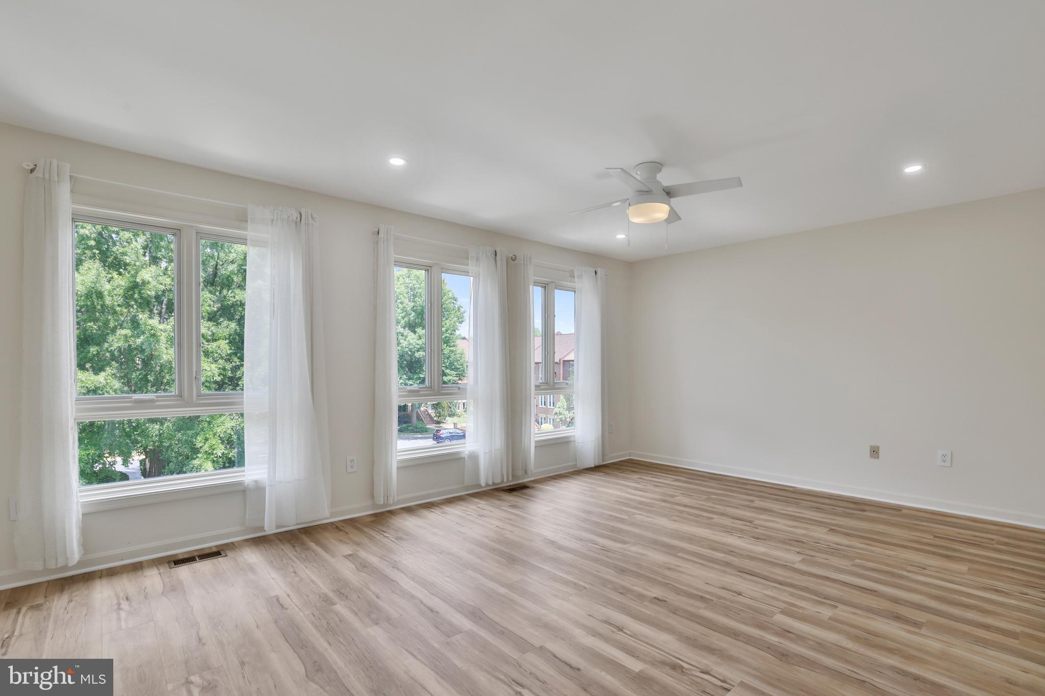 TREEBROOKE CONDOMINIUM - Residential Lease