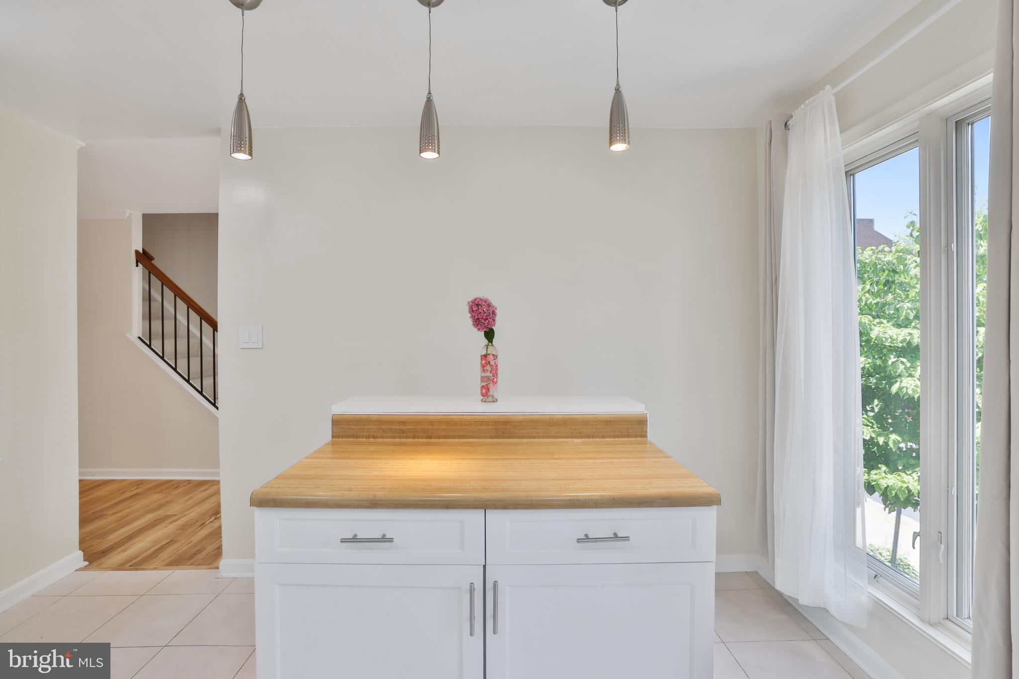 TREEBROOKE CONDOMINIUM - Residential Lease