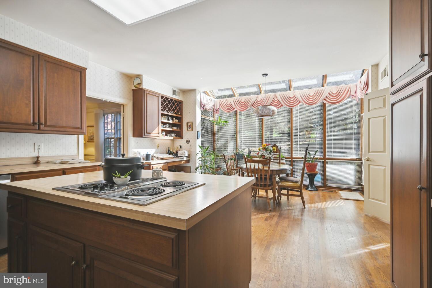 FOX HILLS - Residential