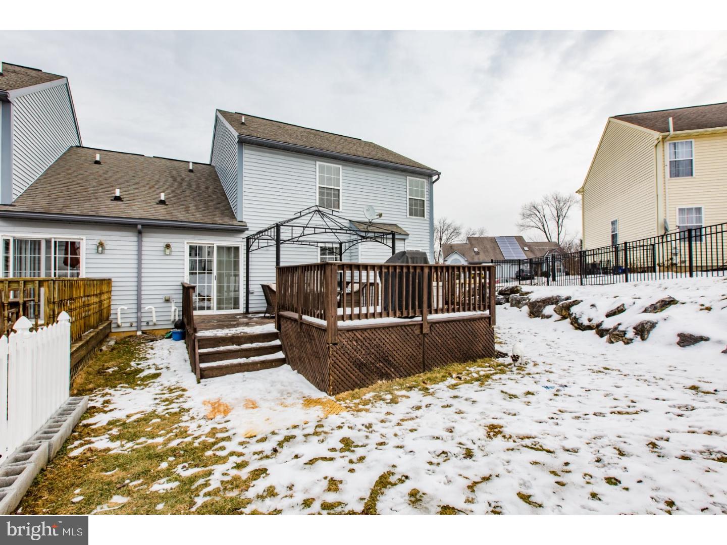 COLUMBIA COURT - Residential