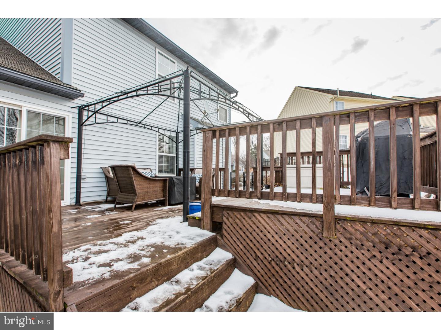 COLUMBIA COURT - Residential