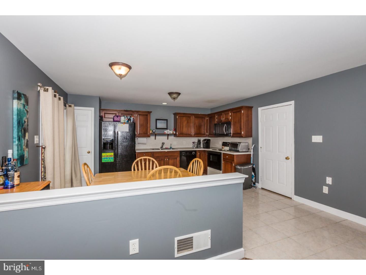 COLUMBIA COURT - Residential