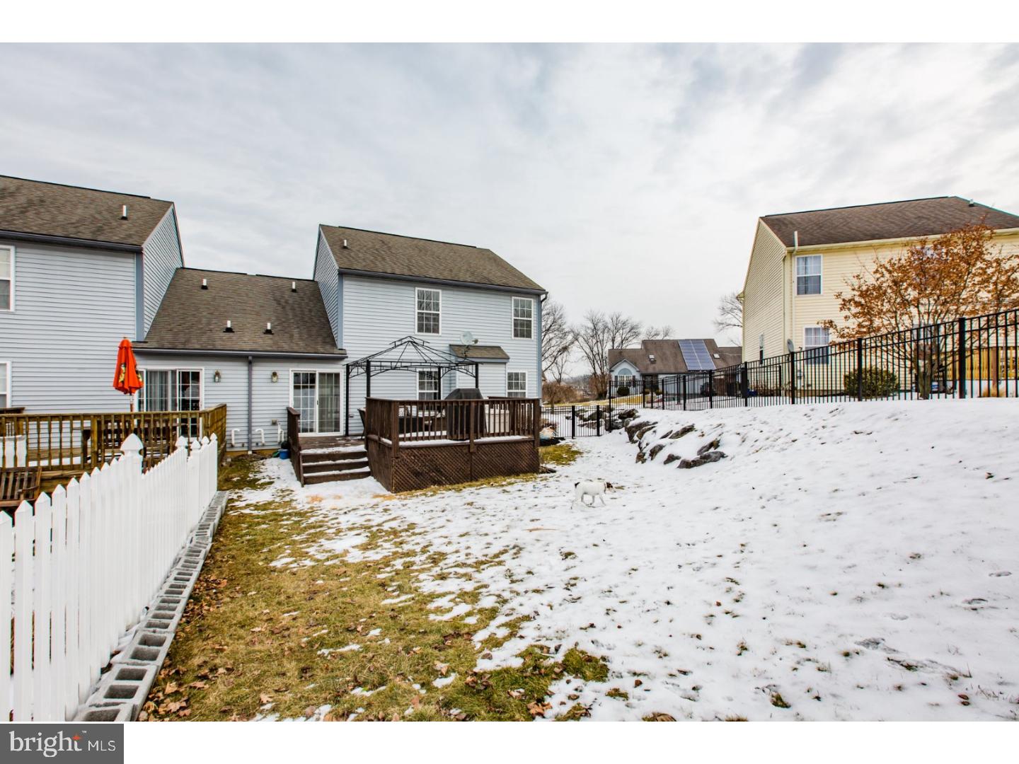 COLUMBIA COURT - Residential