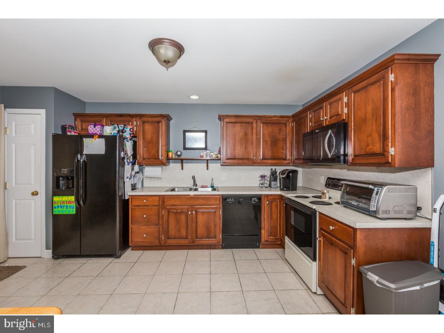 COLUMBIA COURT - Residential