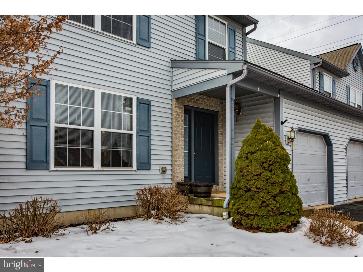 COLUMBIA COURT - Residential