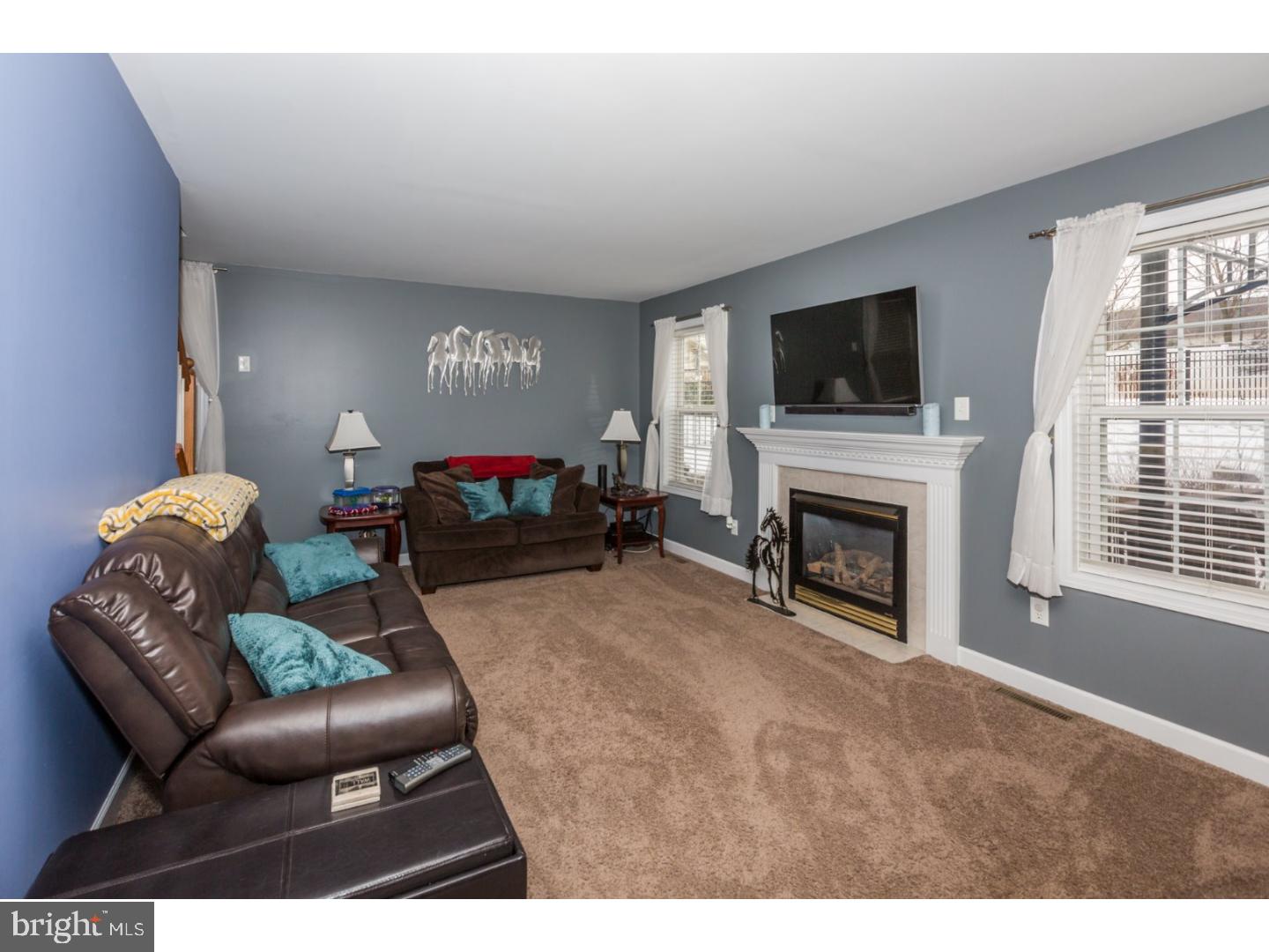 COLUMBIA COURT - Residential