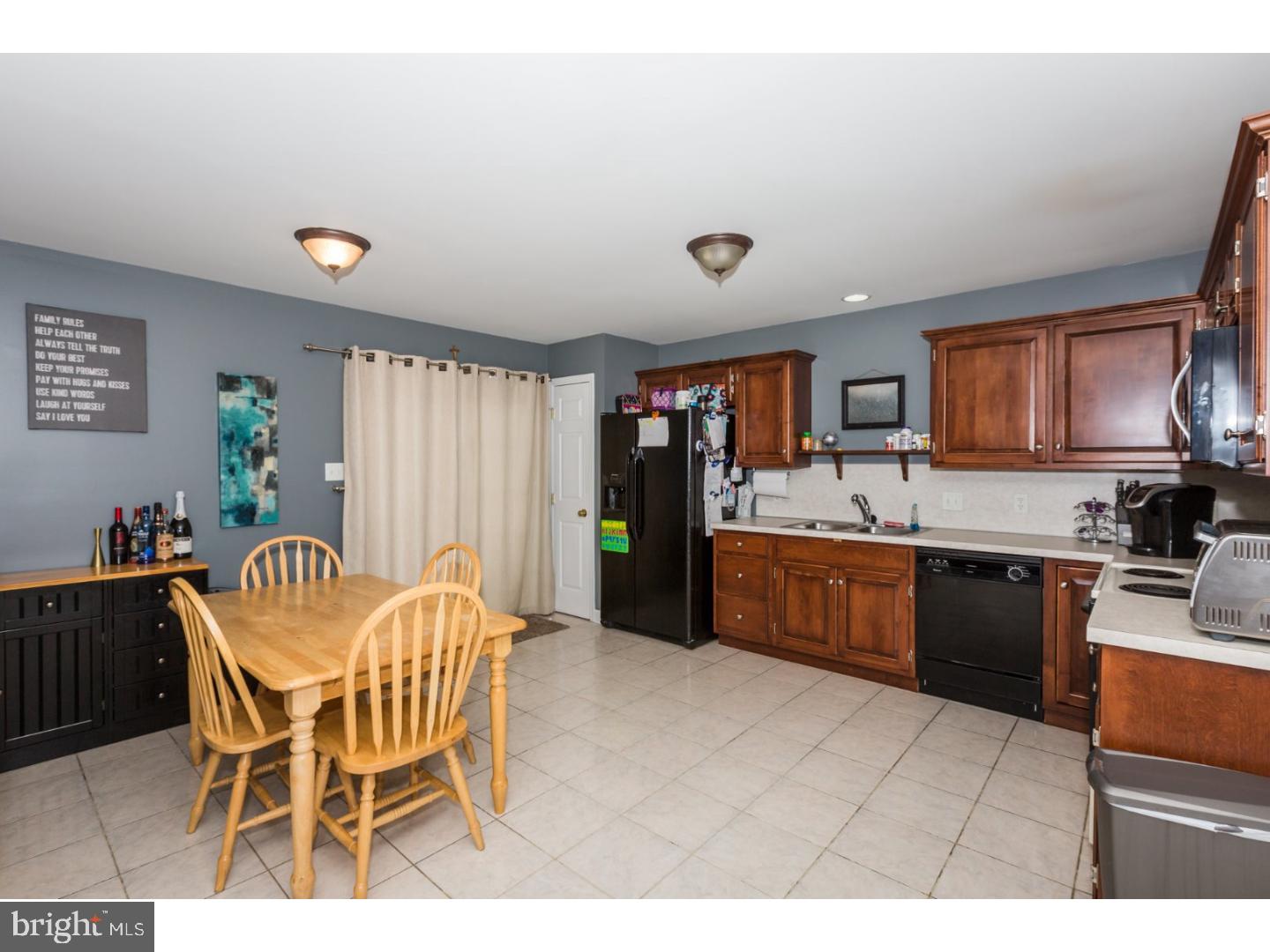 COLUMBIA COURT - Residential