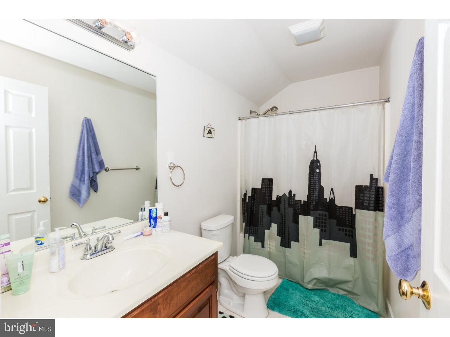 COLUMBIA COURT - Residential