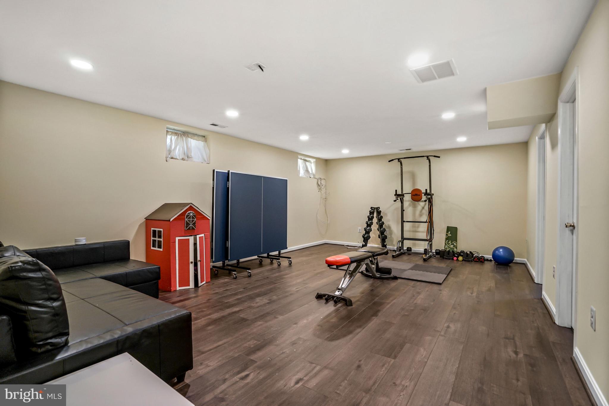 LOUDOUN PARKWAY CENTER - Residential Lease