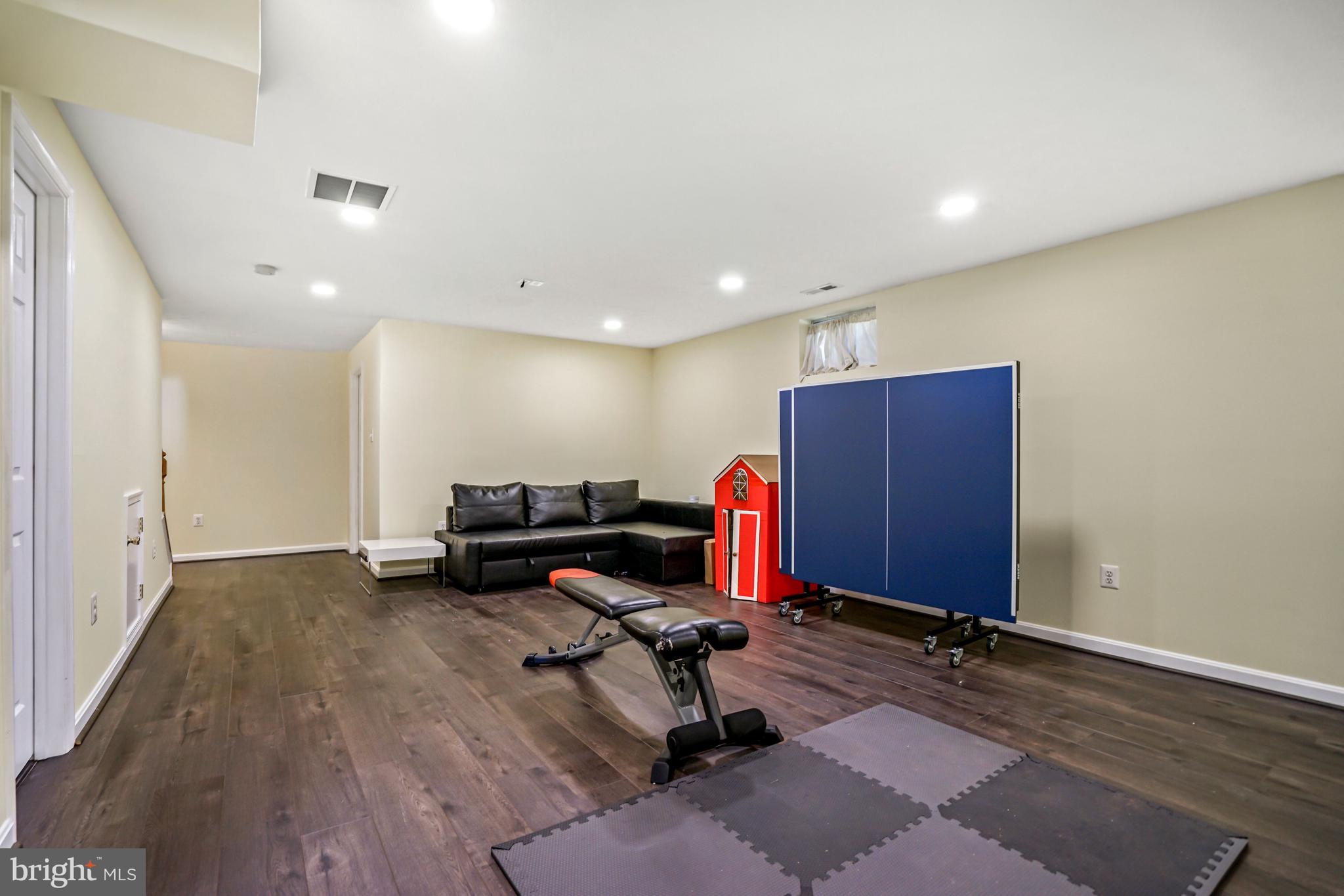 LOUDOUN PARKWAY CENTER - Residential Lease