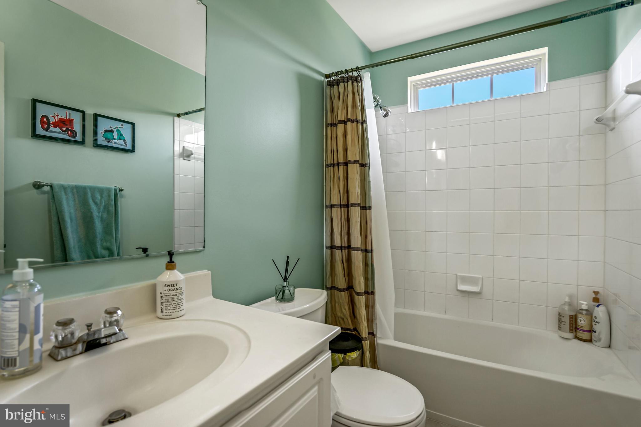 LOUDOUN PARKWAY CENTER - Residential Lease