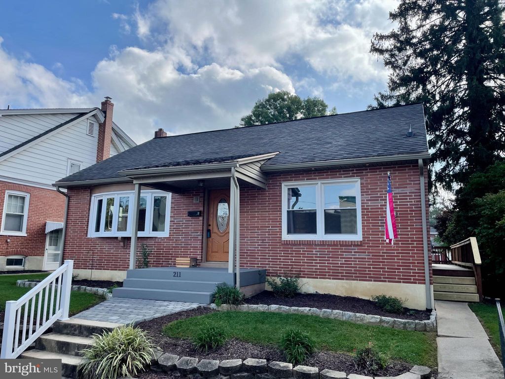 Photo of 211 PARK AVE, EPHRATA, PA 17522 (MLS # PALA2041916)