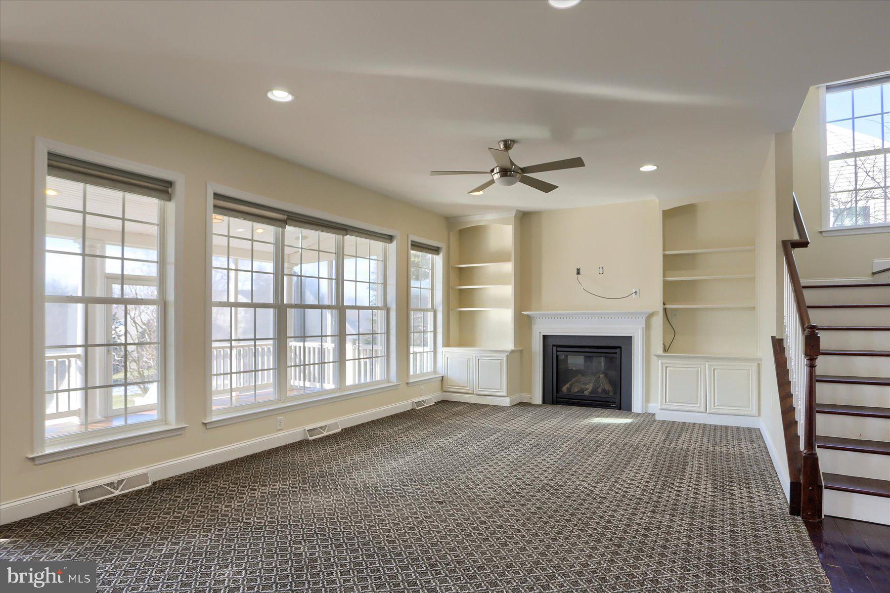 SOUTHPOINT MEADOWS - Residential