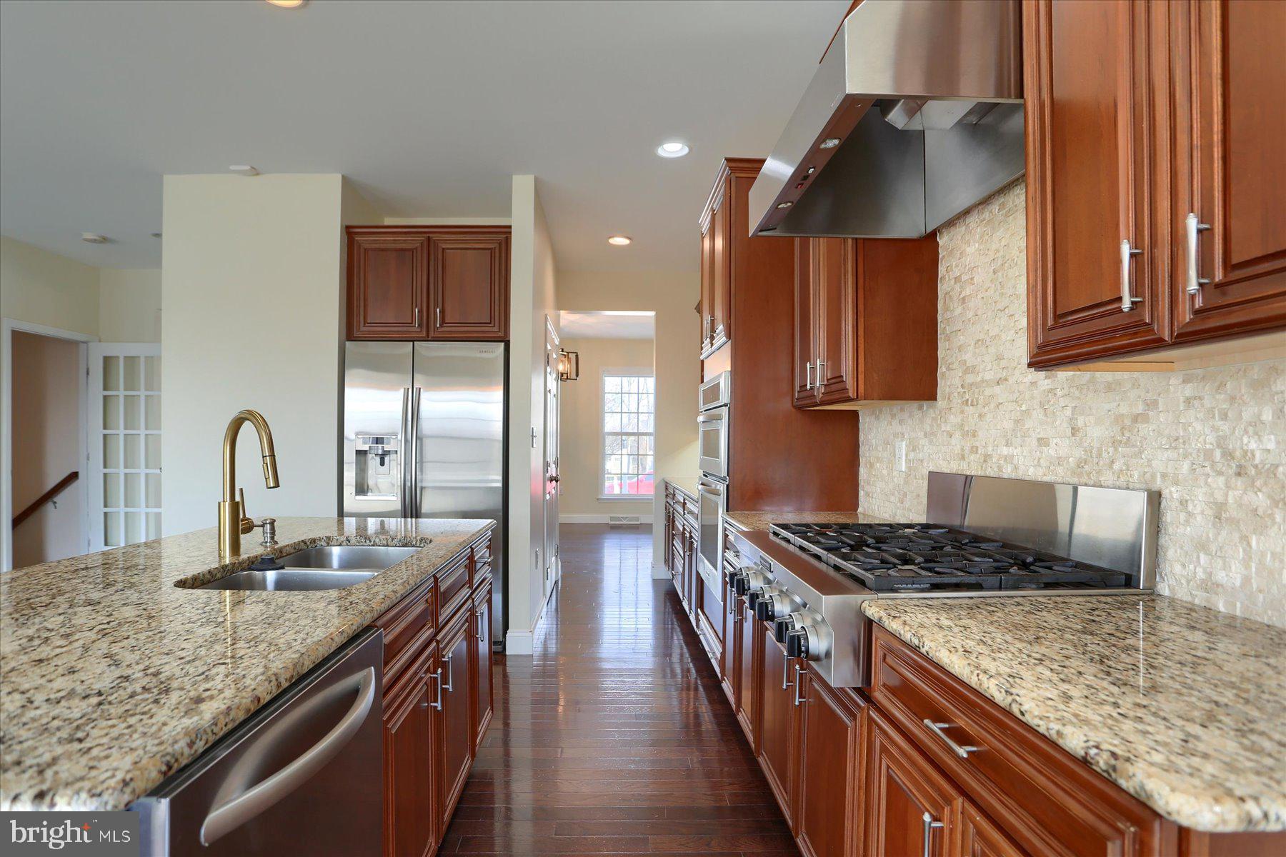 SOUTHPOINT MEADOWS - Residential