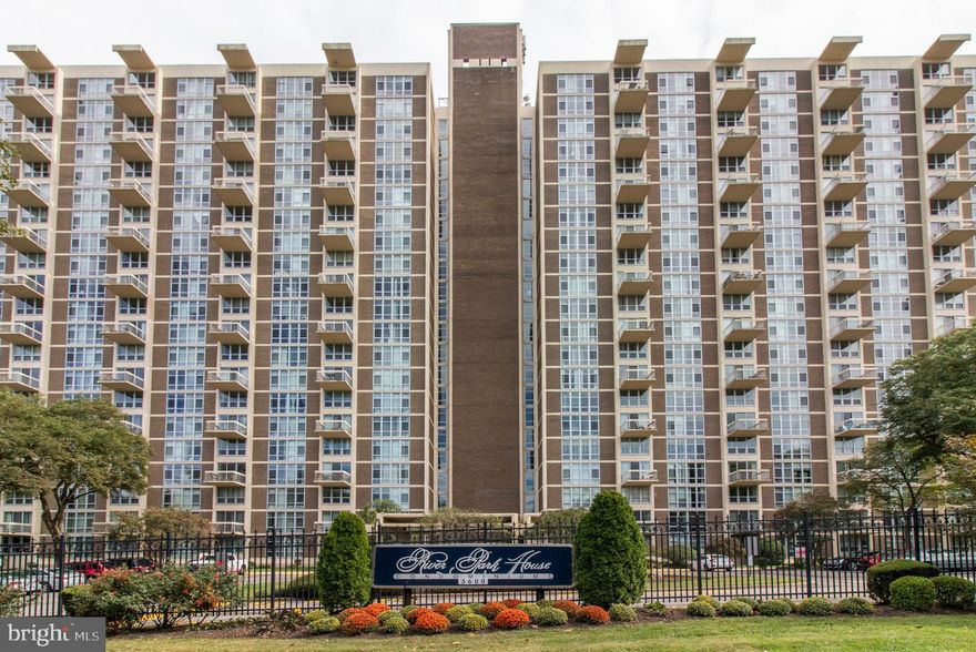 Bright, well maintained, 1 Bedroom/1 Bath unit in River Park, a lovely doorman building 15 minutes from center city Philadelphia.   Enter into the Living Room with newer floor to ceiling windows and tree top views open to the Dining Room with engineered hardwood flooring. The Kitchen features gas cooking, great cabinet and counter space, double oven and pantry.   Spacious Bedroom with 2 large closets and floor to ceiling window.  The tiled Bathroom offers tub/shower, vanity and stacked washer/dryer. This Full Service building with 24 hr doorman, security and maintenance, beauty salon, private fenced in parking, pool and gym has it all! So convenient...Minutes from Center City, Manayunk, Kelly Drive, 76, Main Line.  SEPTA bus line stops in front of the building.  Make this your HOME!