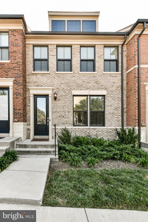 Townhouse For Rent - 3735 Powell Lane<br/> Fairfax County, FALLS CHURCH, VA 22041