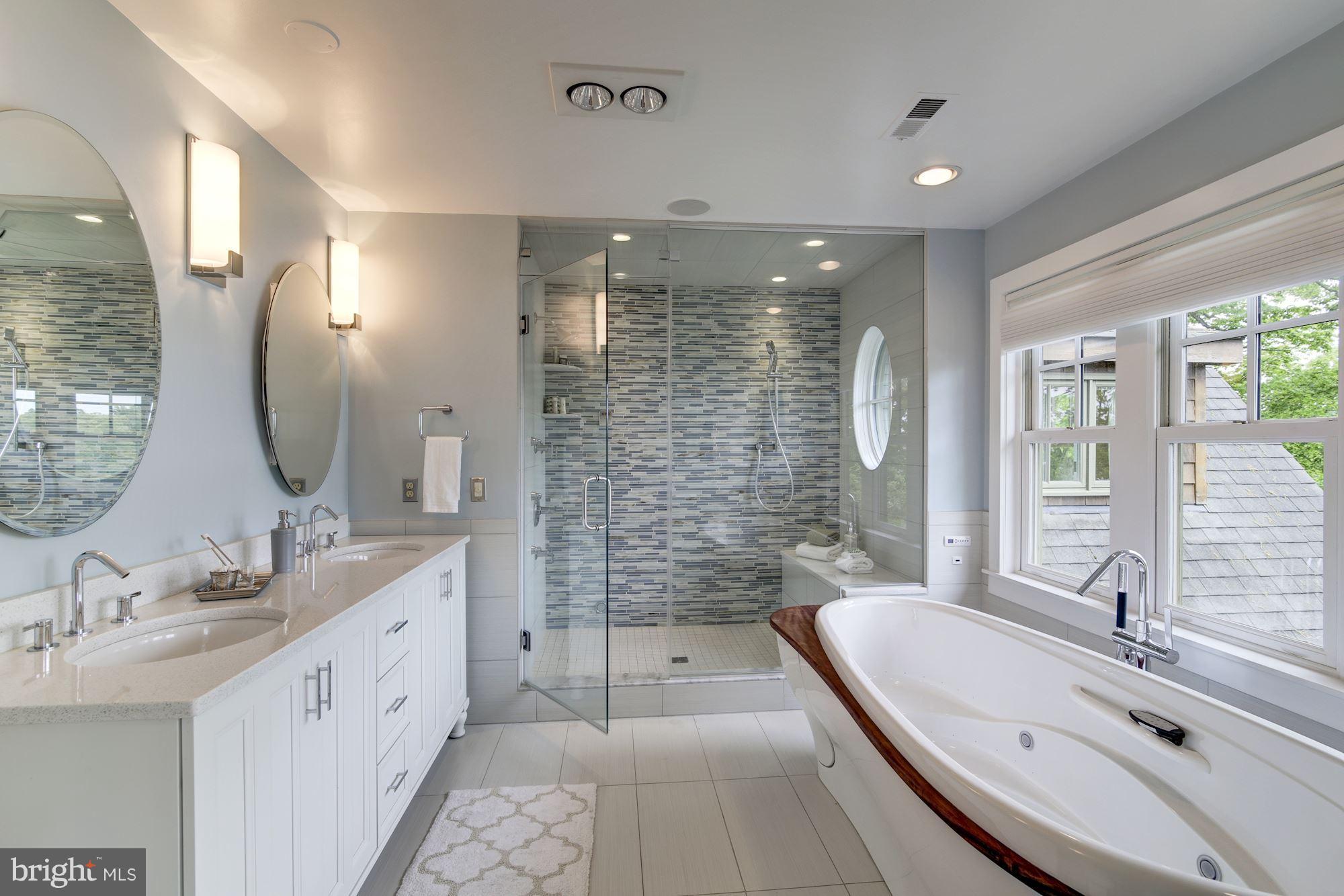 EDGEWATER BEACH - Residential