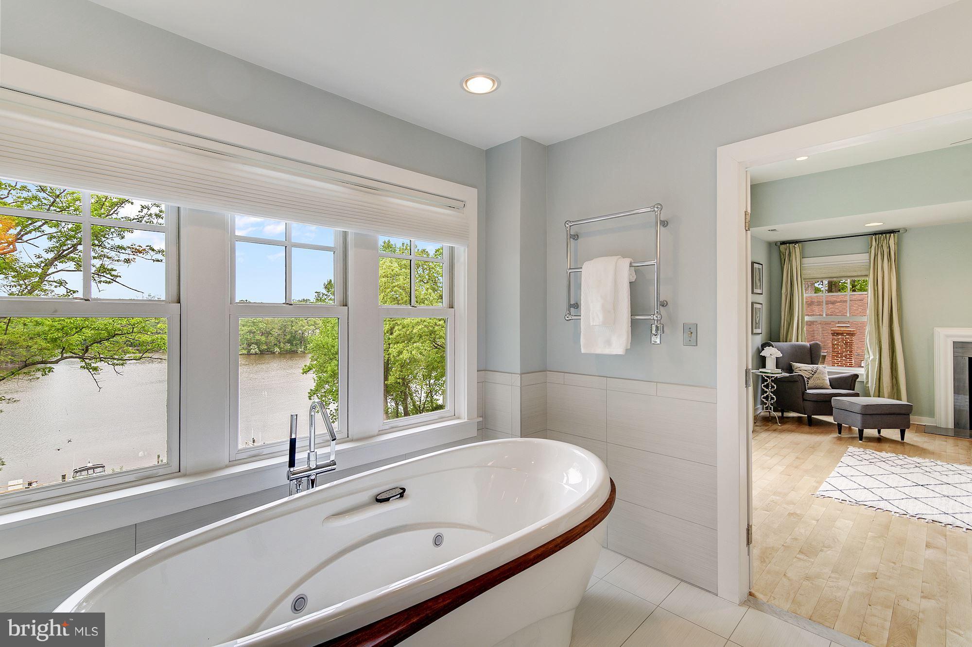 EDGEWATER BEACH - Residential