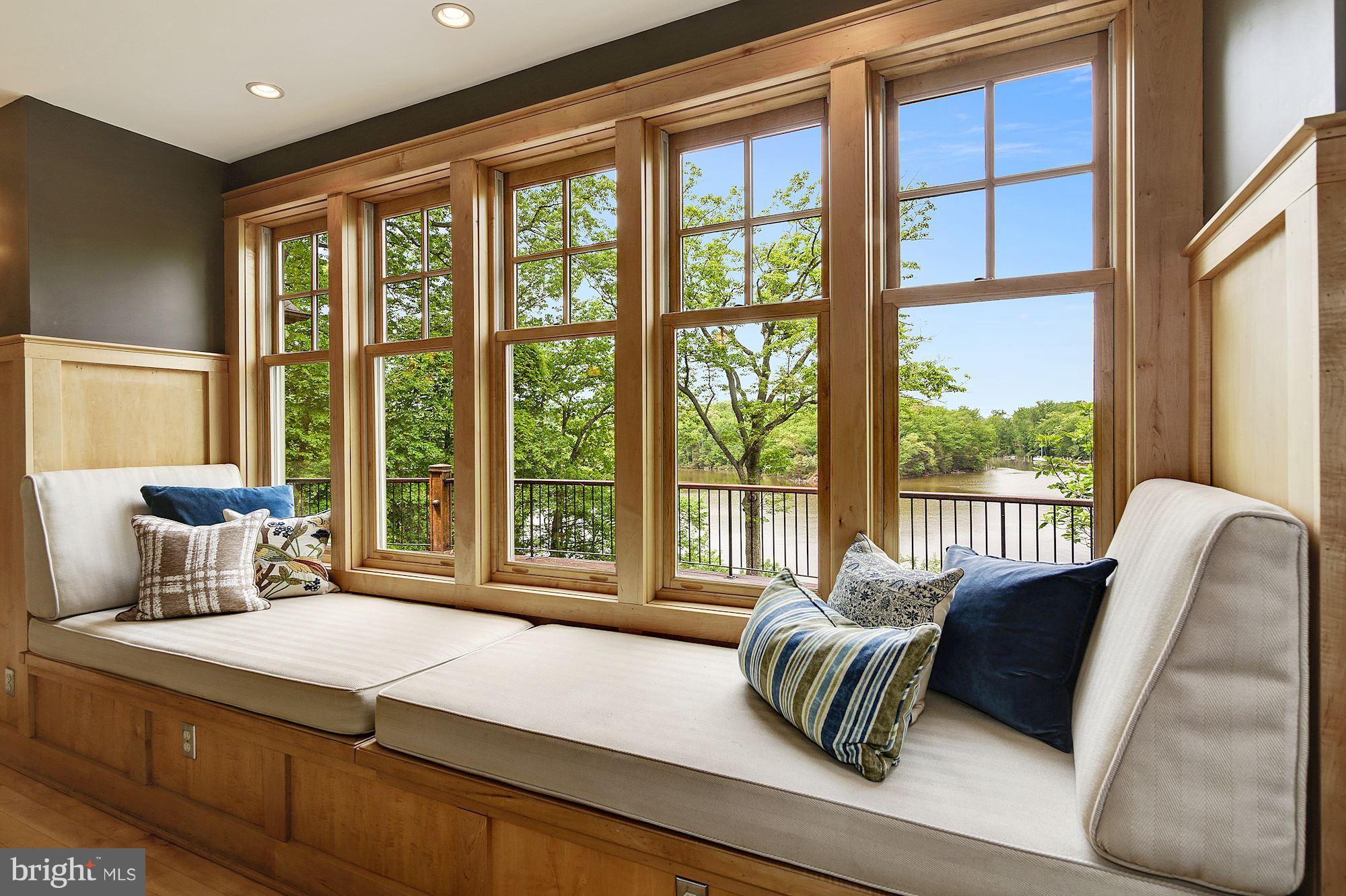 EDGEWATER BEACH - Residential