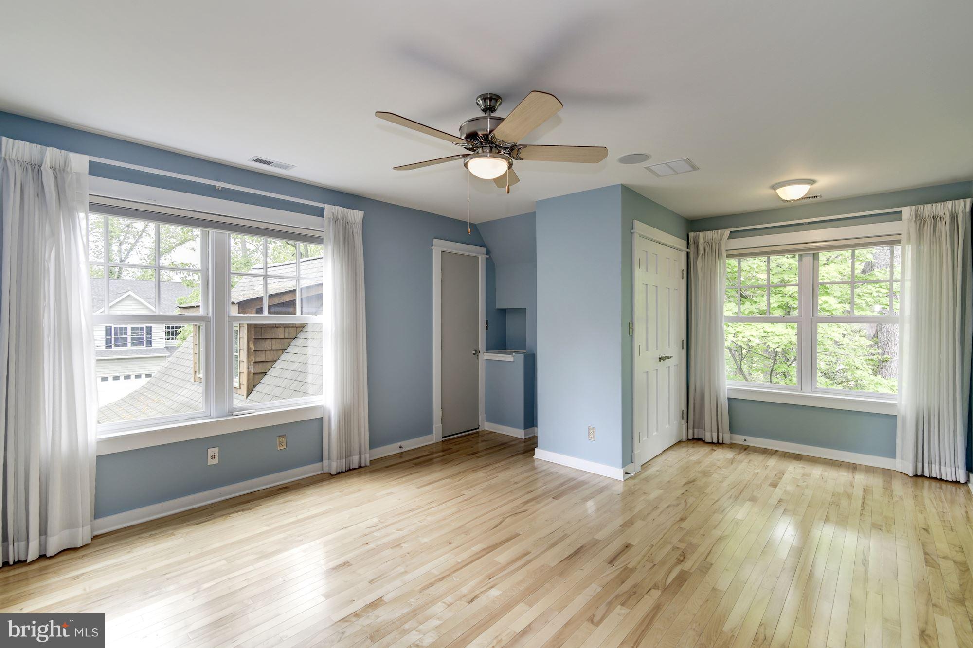 EDGEWATER BEACH - Residential