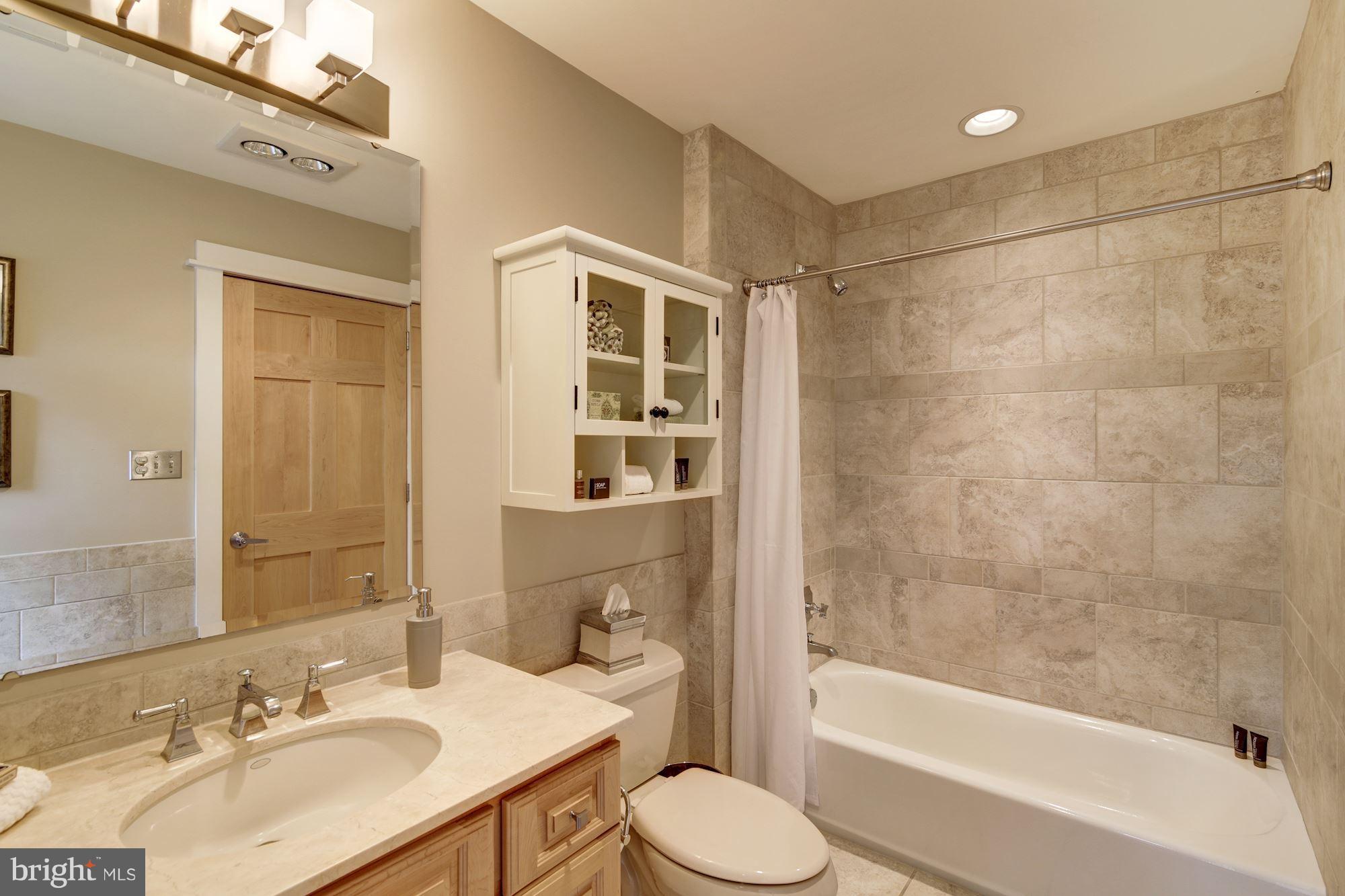 EDGEWATER BEACH - Residential