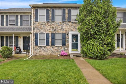 Photo of 490 Wood Duck Drive, Manheim, PA 17545 (MLS # PALA2051044)
