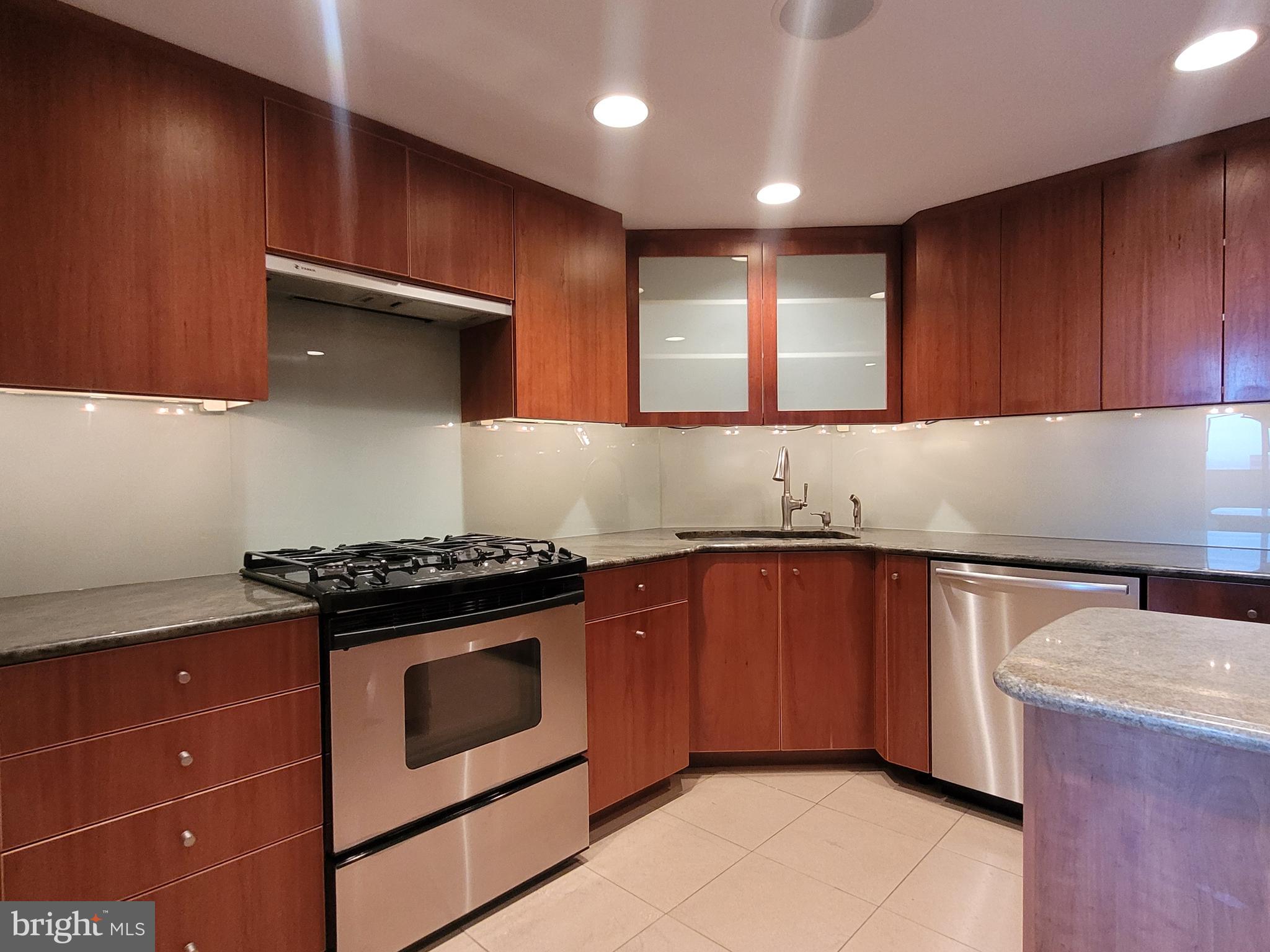 WASHINGTON SQ - Residential Lease