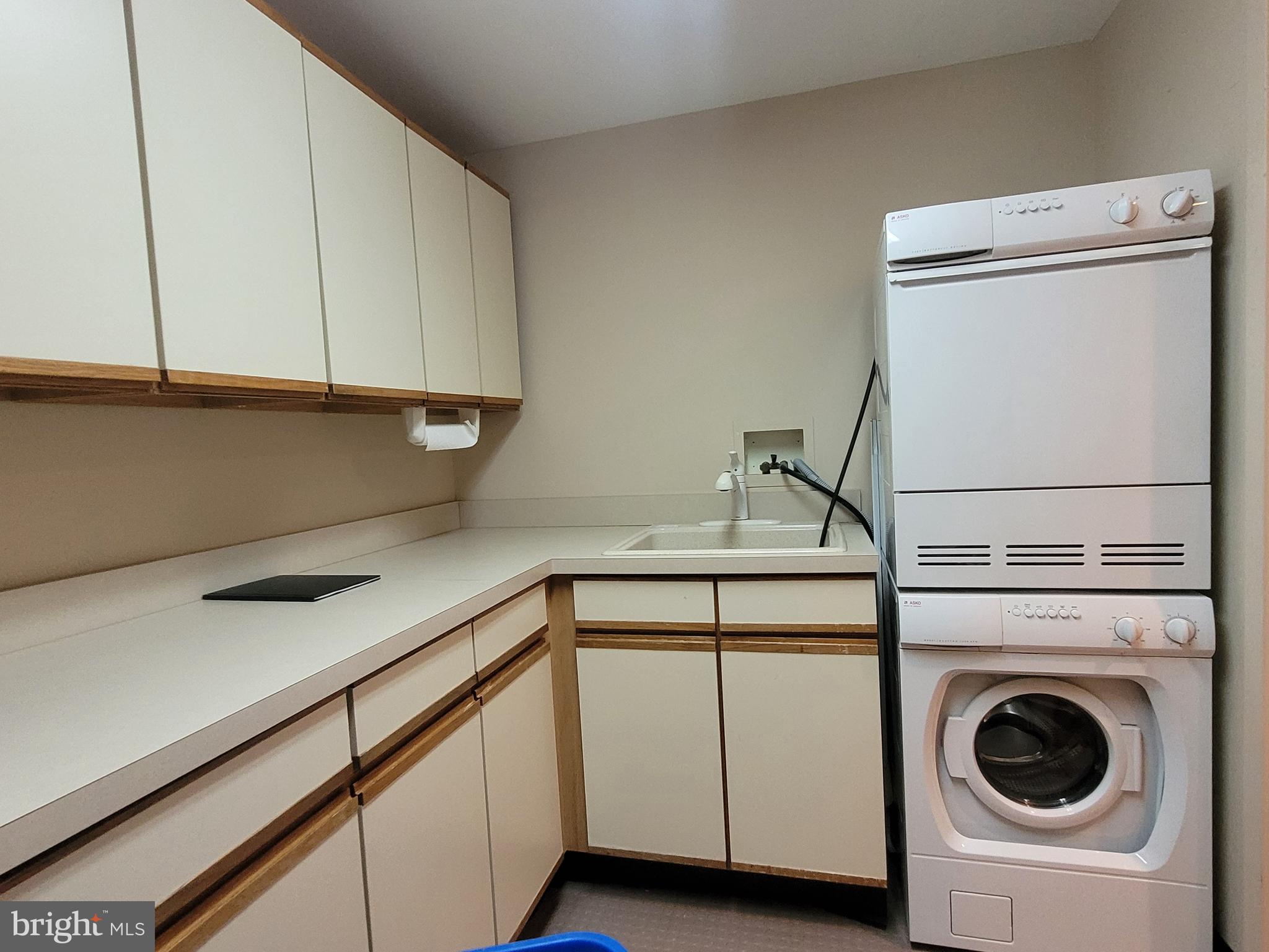WASHINGTON SQ - Residential Lease