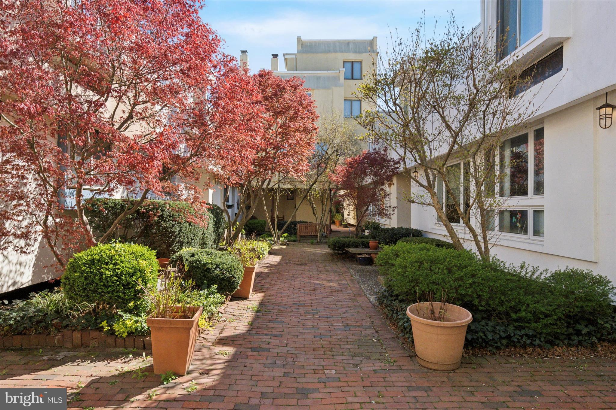 WASHINGTON SQ WEST - Residential