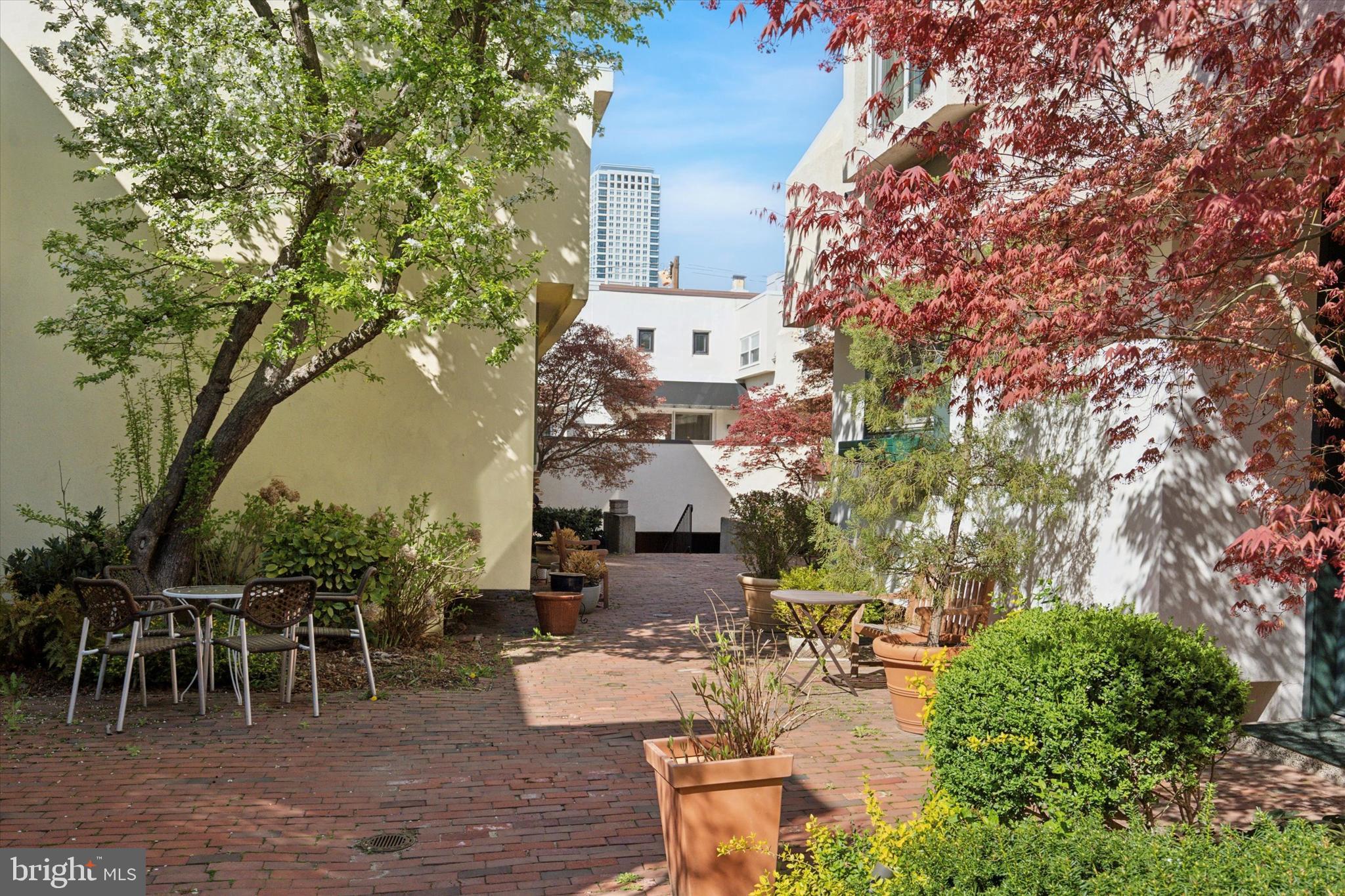 WASHINGTON SQ WEST - Residential