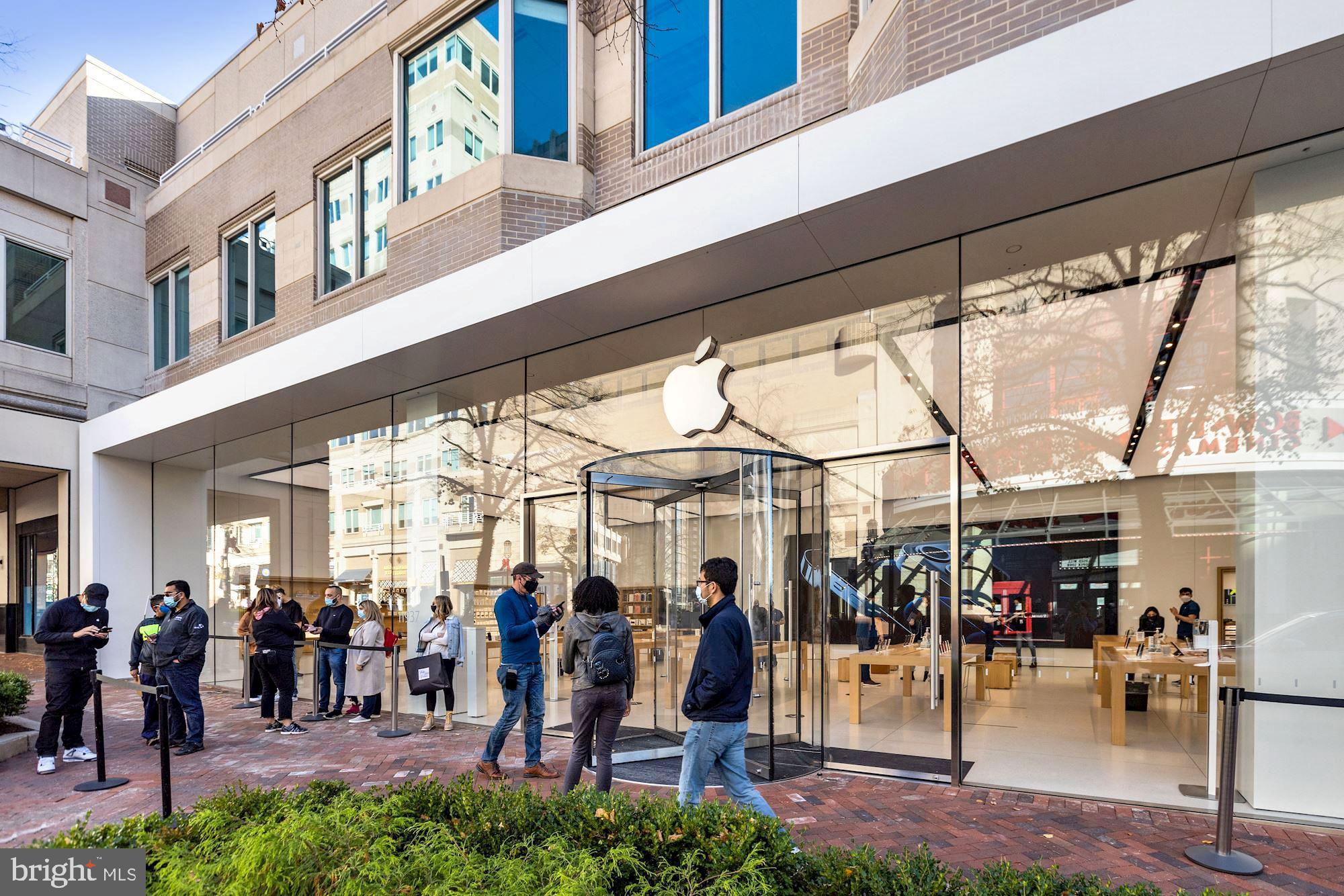 SAVOY AT RESTON TOWN CENTER - Residential