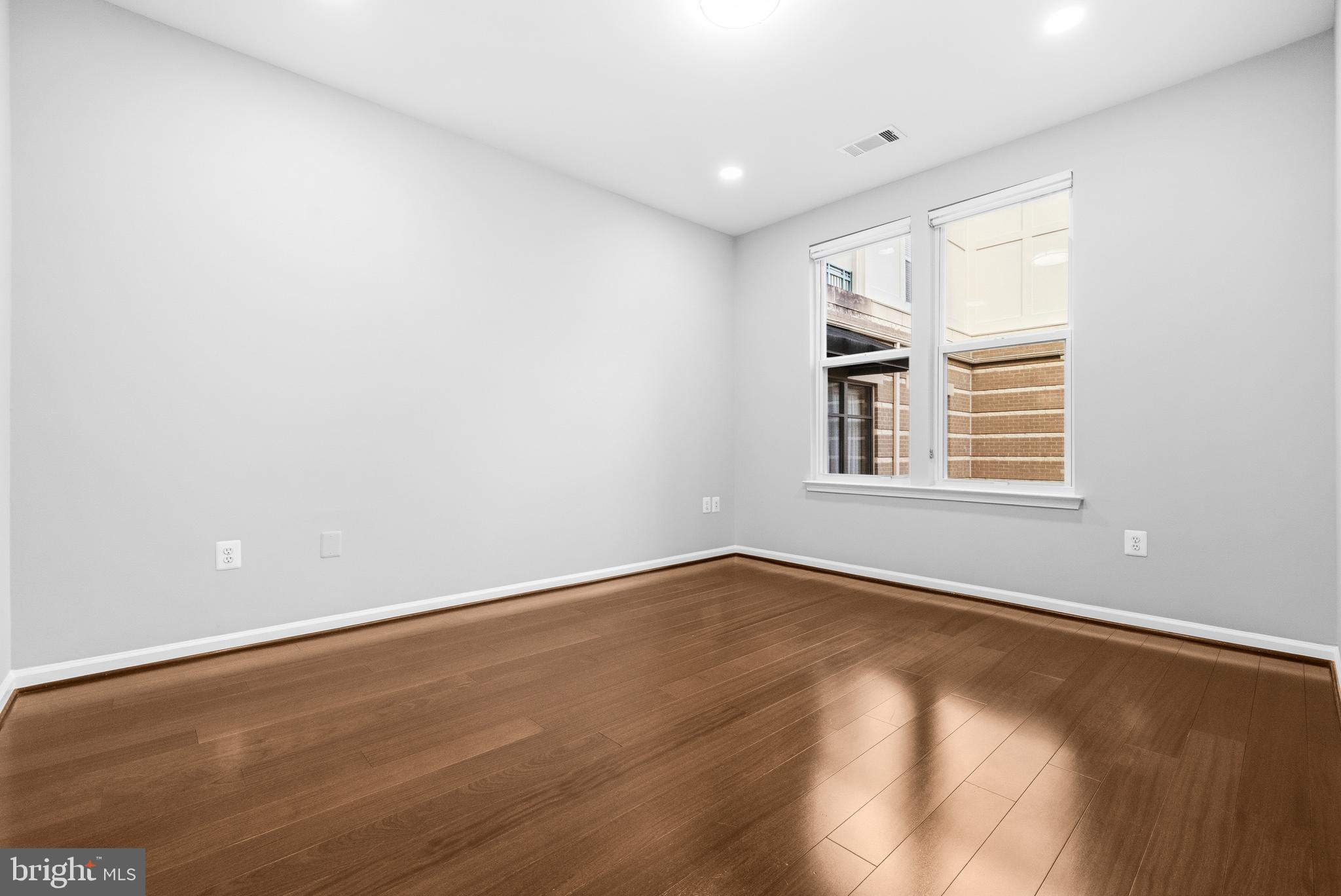 SAVOY AT RESTON TOWN CENTER - Residential