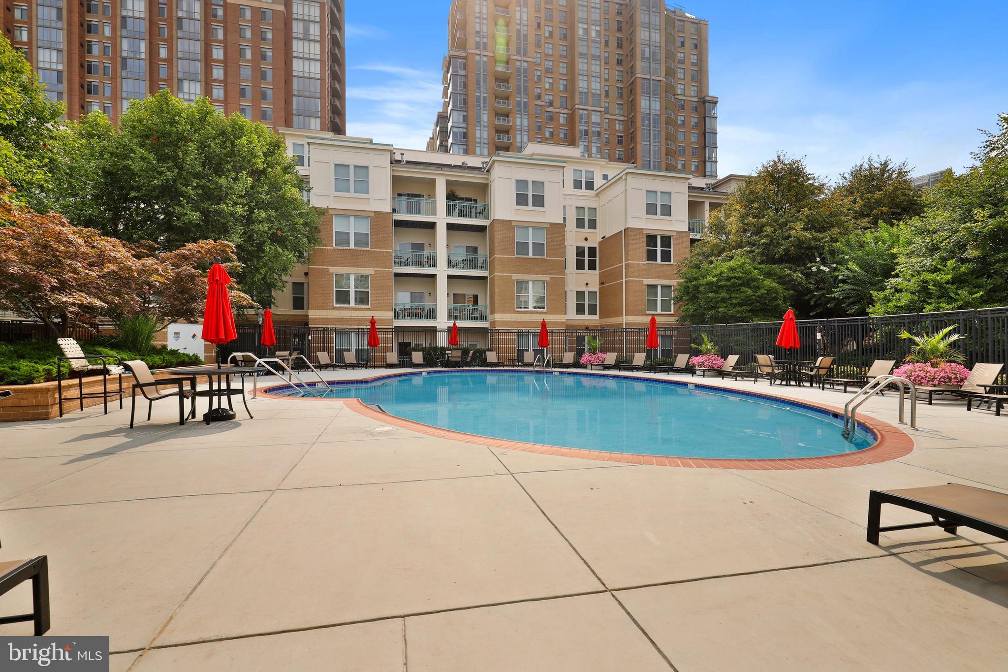 SAVOY AT RESTON TOWN CENTER - Residential