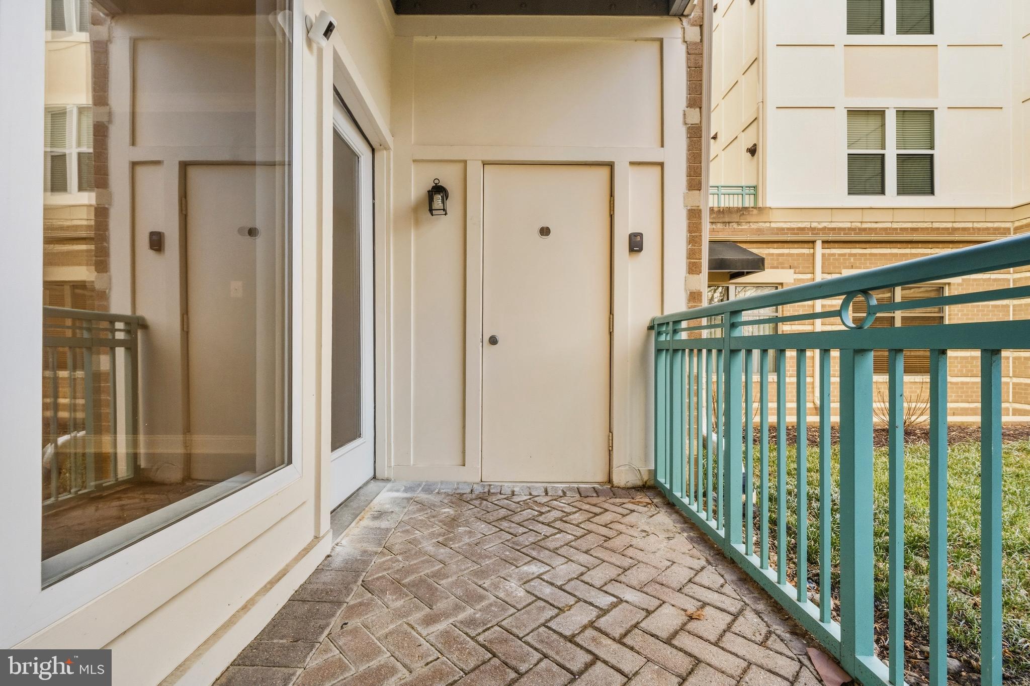 SAVOY AT RESTON TOWN CENTER - Residential