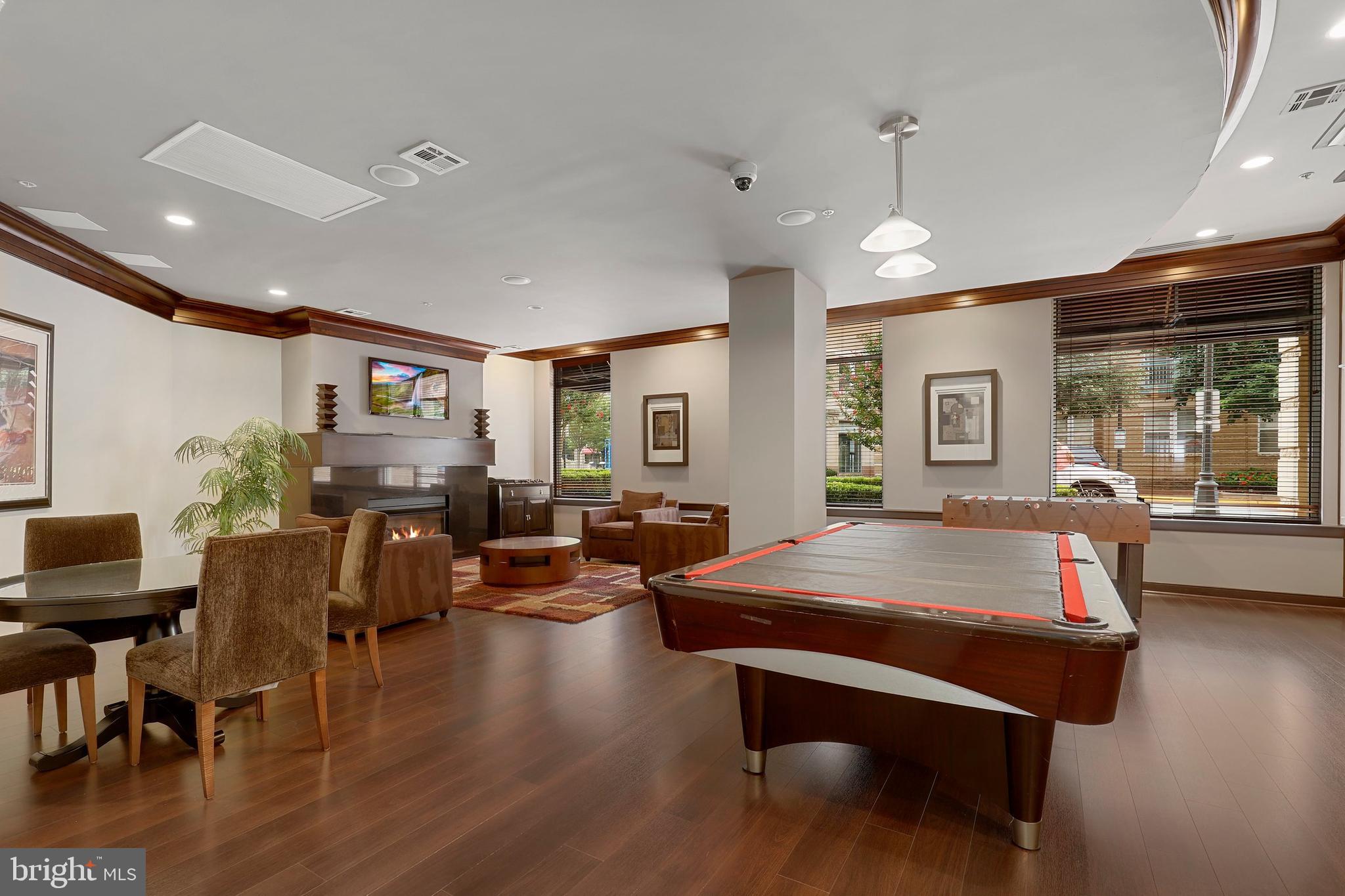 SAVOY AT RESTON TOWN CENTER - Residential