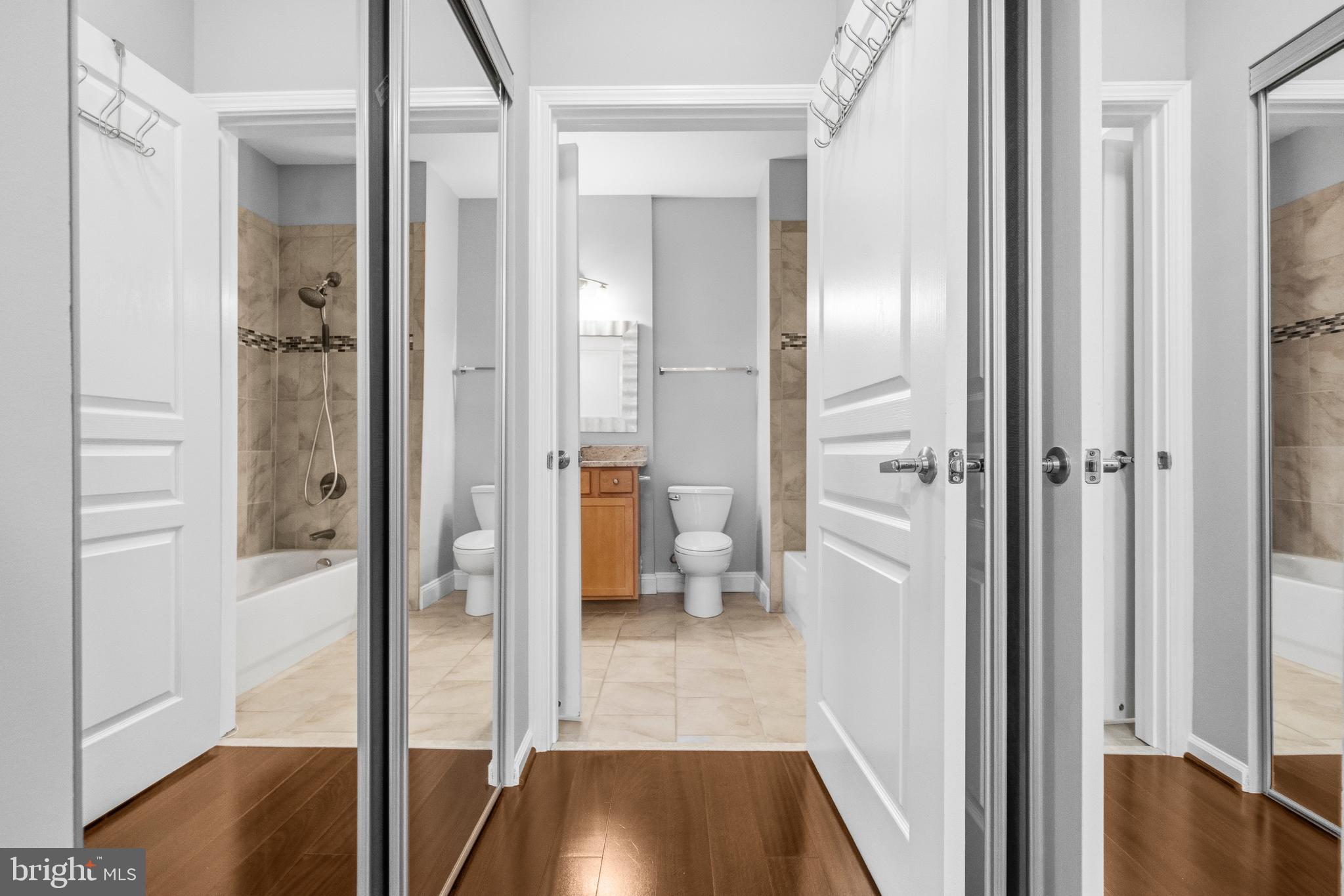 SAVOY AT RESTON TOWN CENTER - Residential