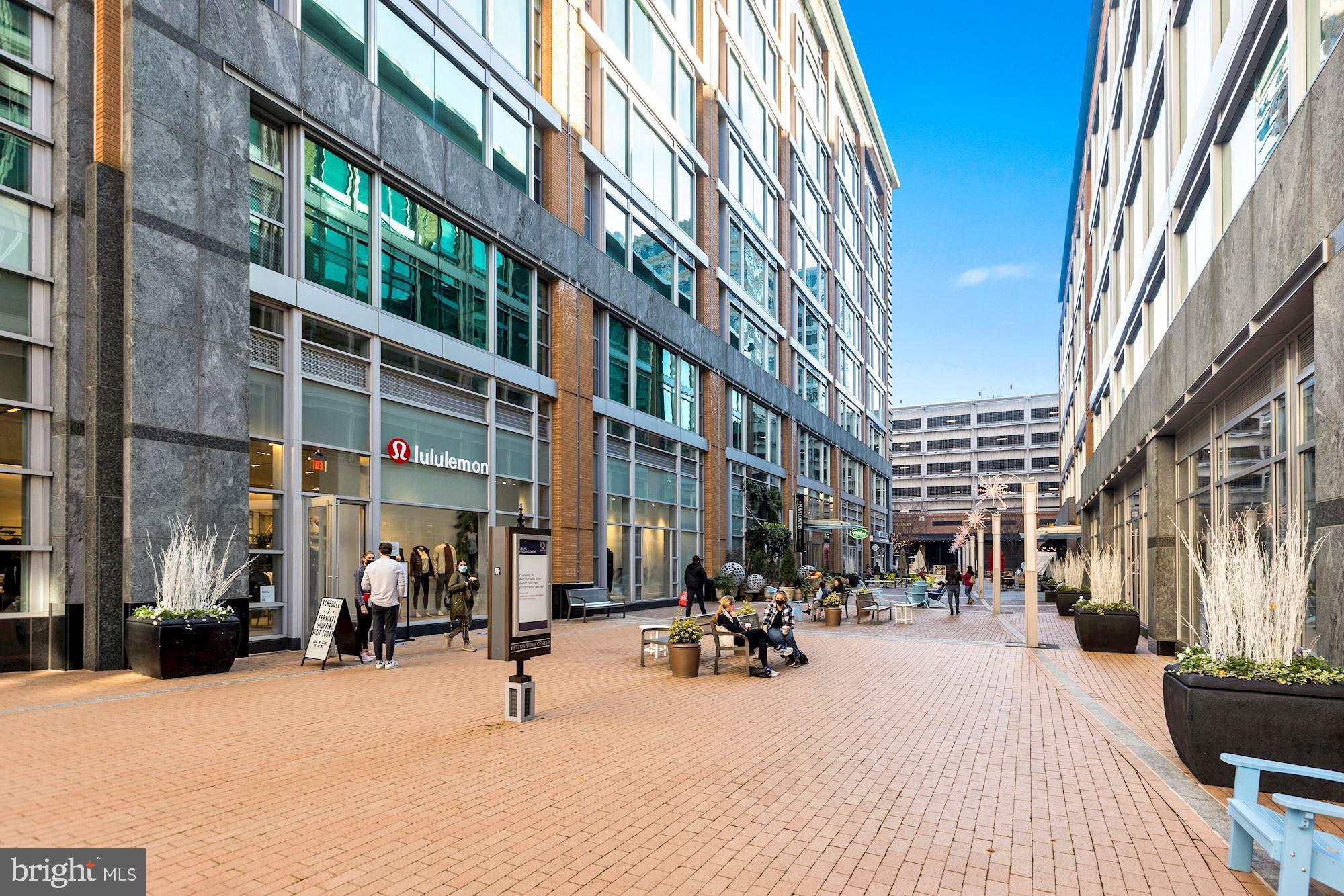 SAVOY AT RESTON TOWN CENTER - Residential