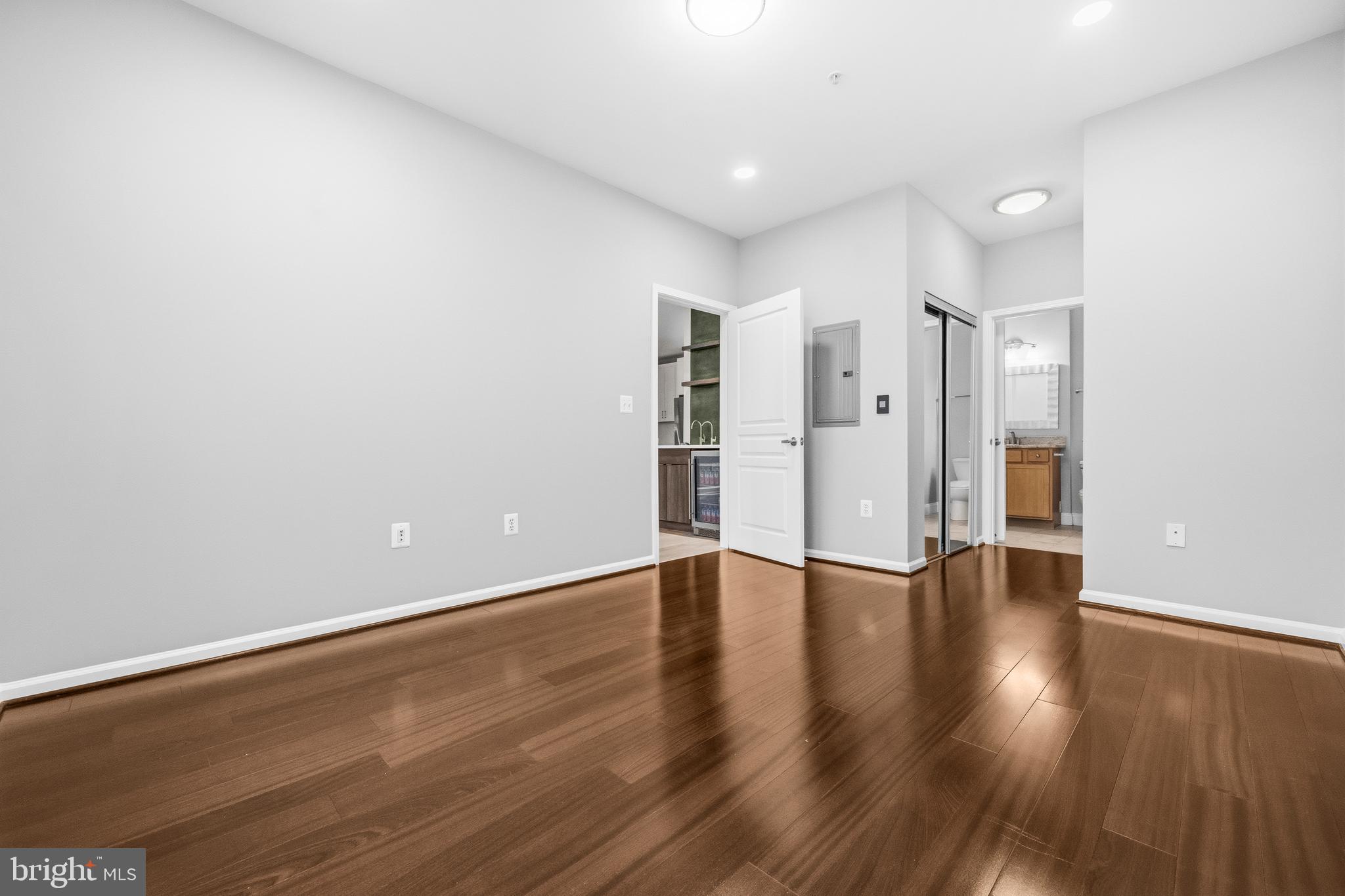 SAVOY AT RESTON TOWN CENTER - Residential