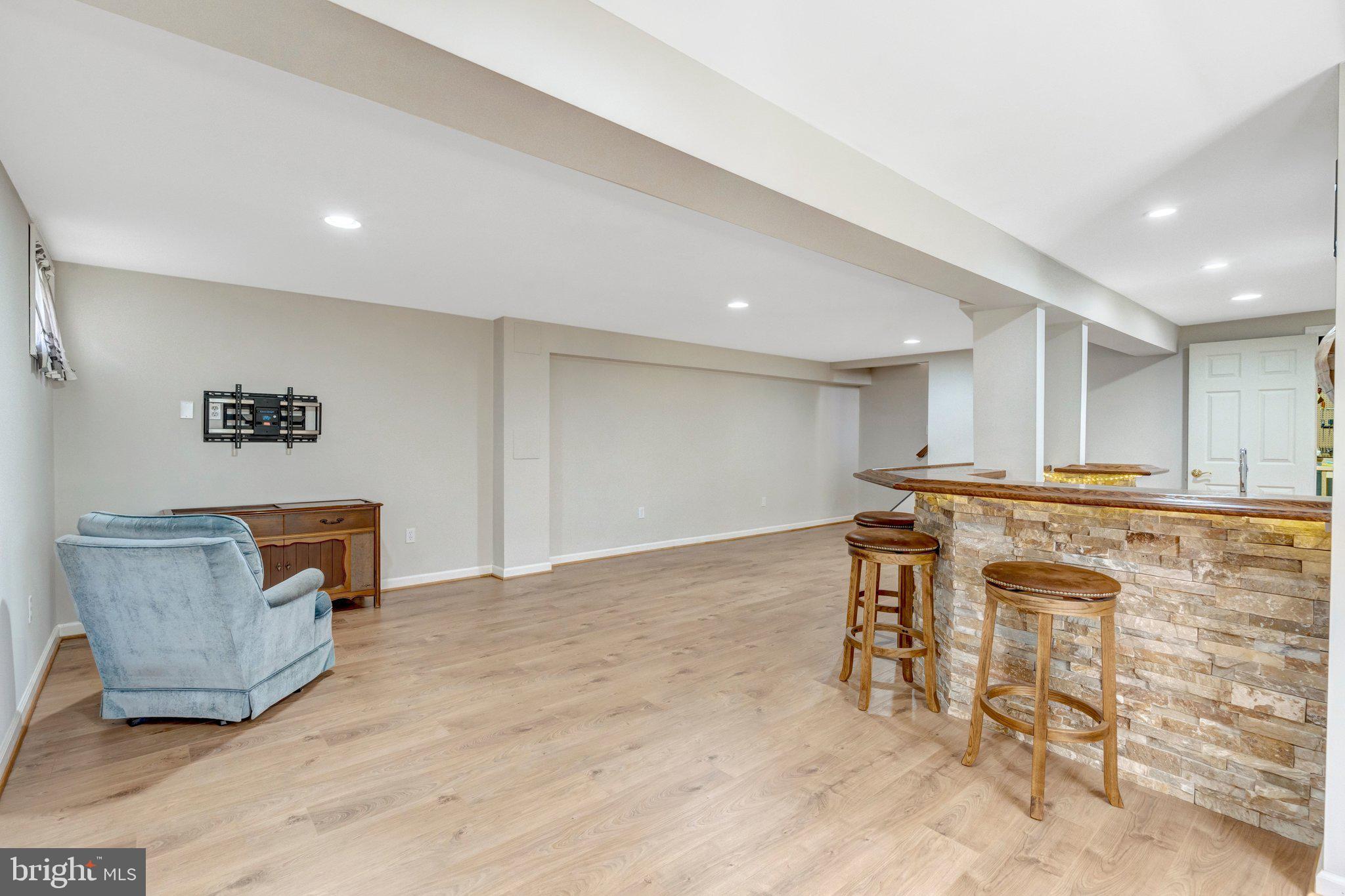 BURKE STATION SQUARE - Residential