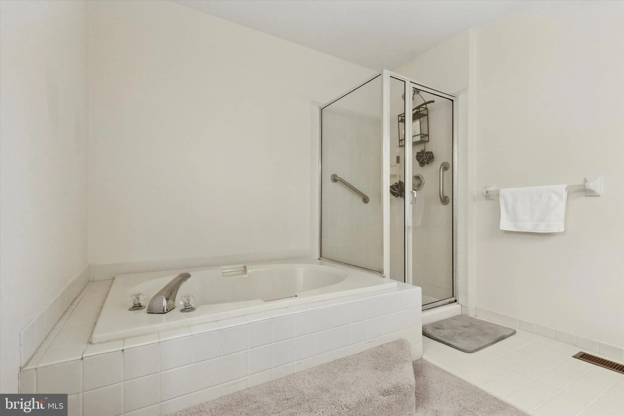 Blue Bell, Pennsylvania 19422, United States, 3 Bedrooms Bedrooms, ,3 BathroomsBathrooms,Residential,Active,108810